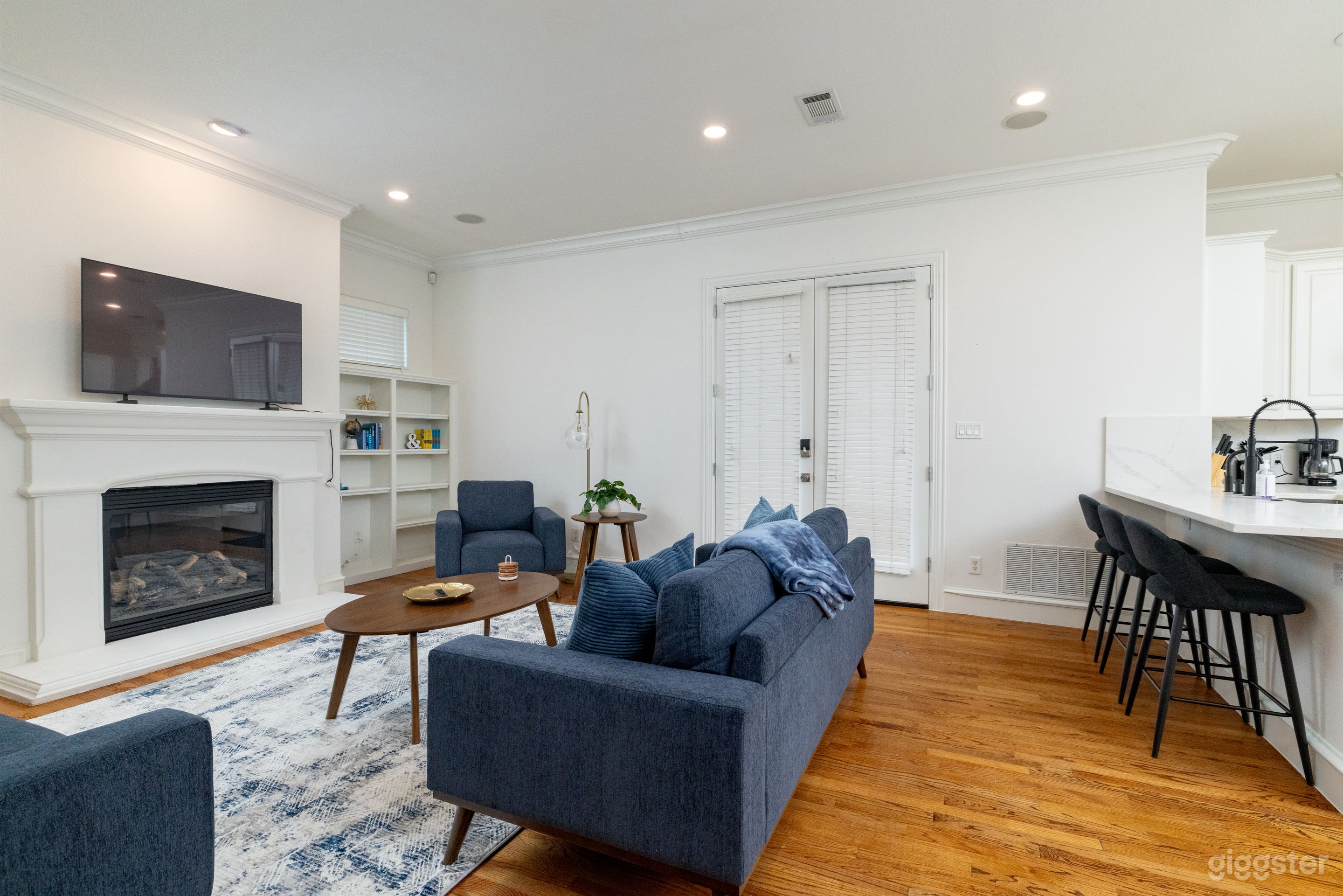 Film-Ready Dallas Home with Natural Light & Space Photo 3