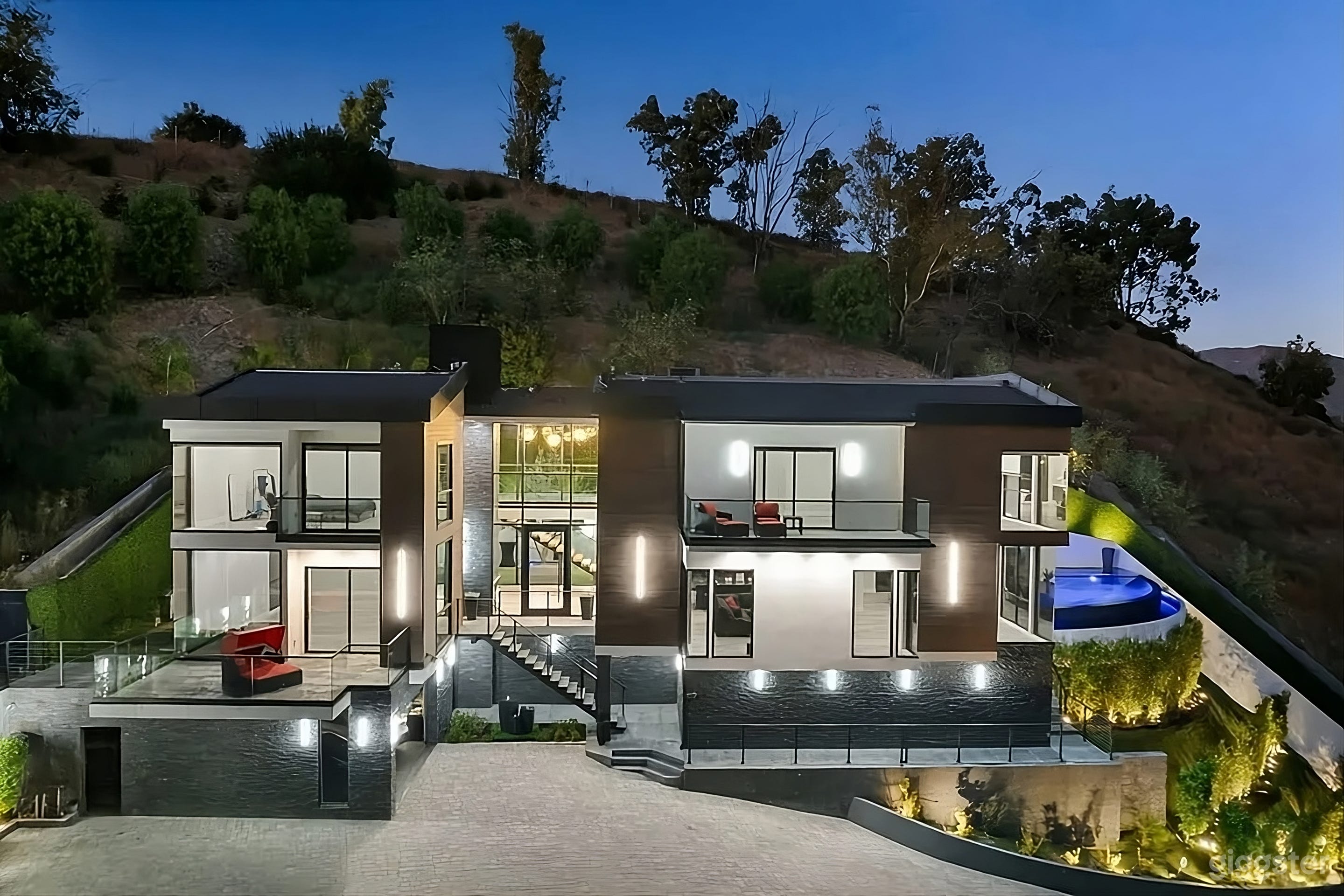 Night Time View - Full House