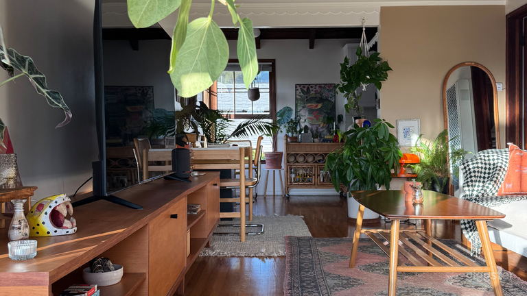  Midcentury Treehouse-Style Apartment in Santa Monica 