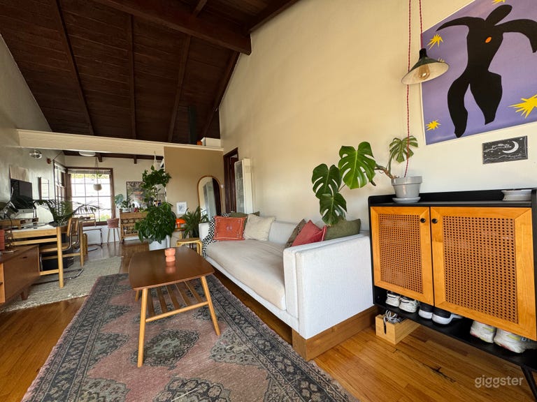  Midcentury Treehouse-Style Apartment in Santa Monica 