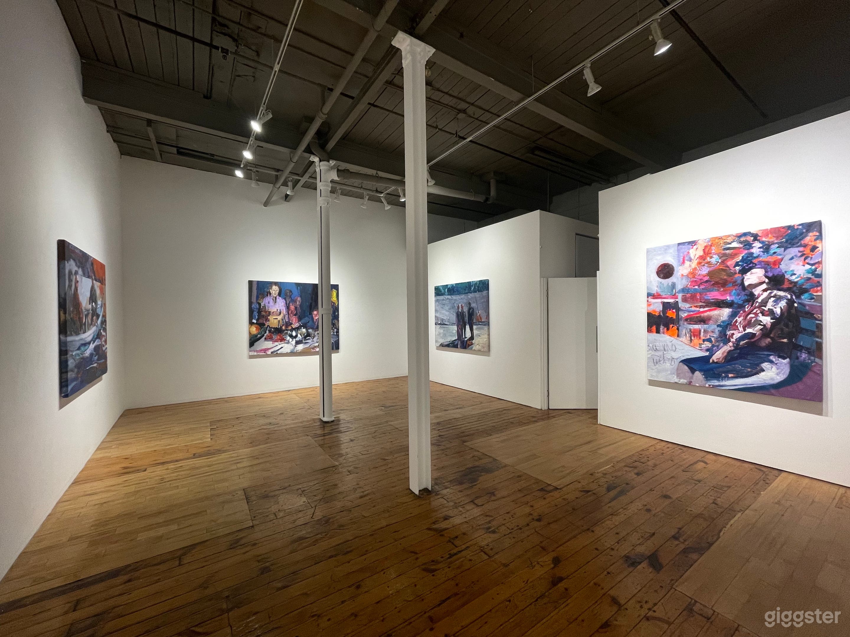 Downtown Art Gallery in the Heart of Toronto Photo 1