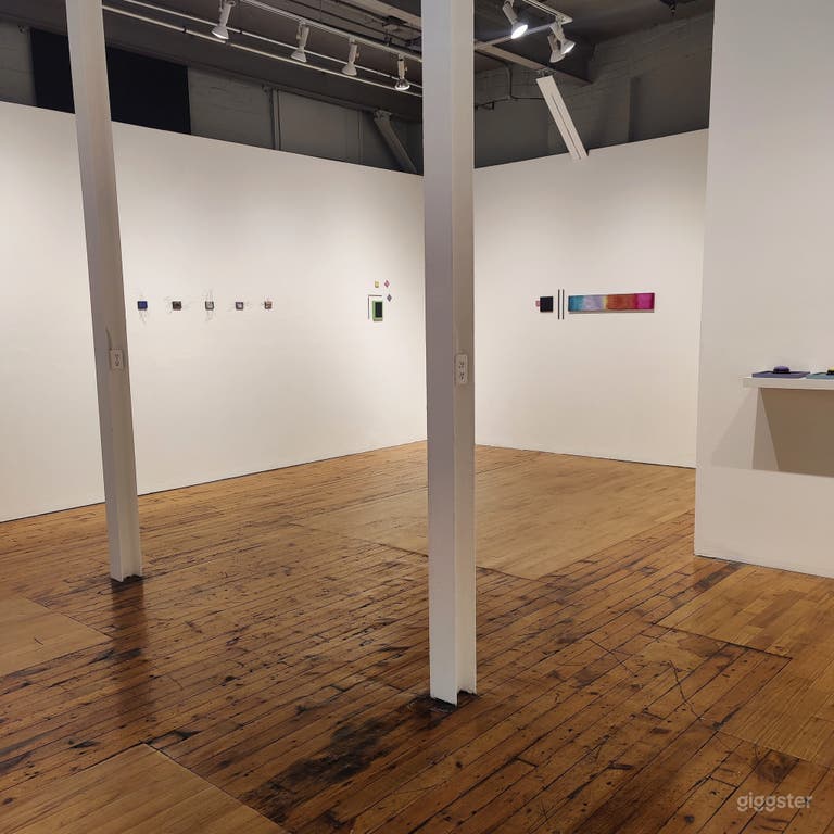  Downtown Art Gallery in the Heart of Toronto 