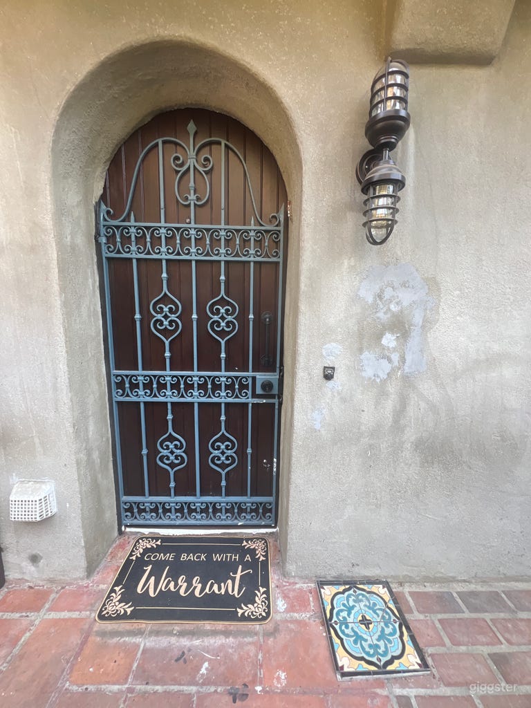  Speakeasy Space w/Hip-Zen Bedroom 