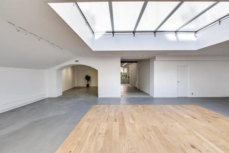  Elegant Parisian Event Venue w/ Grand Interiors & Courtyard 