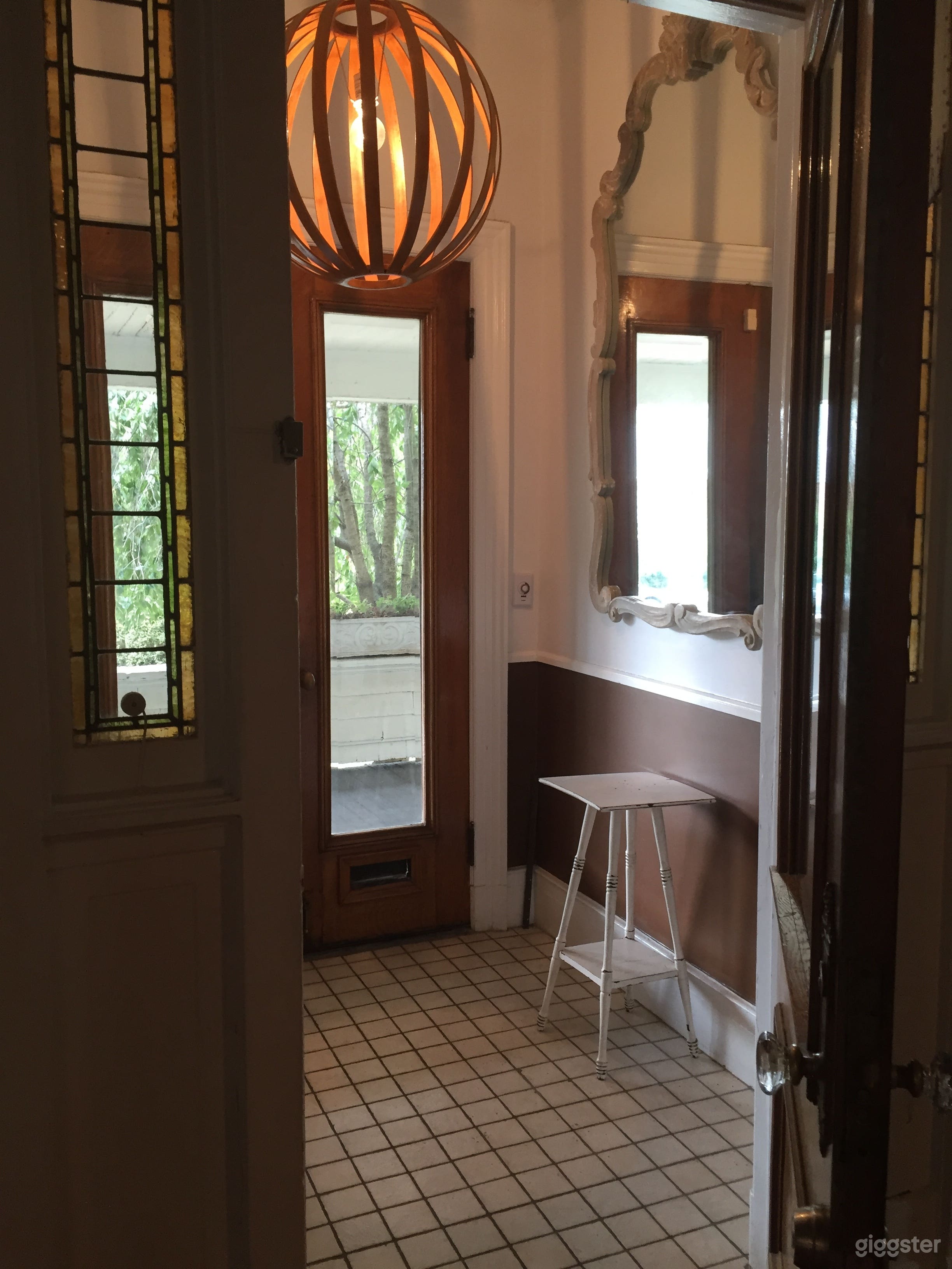 Pleasant and Welcoming Victorian Home in Brooklyn Photo 3