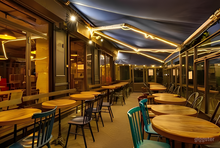  Authentisches Pariser Café und Terrasse 