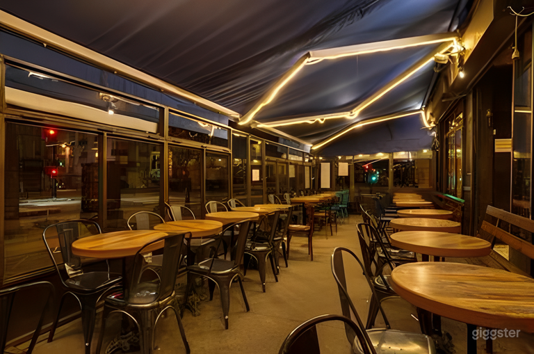 Authentisches Pariser Café und Terrasse 