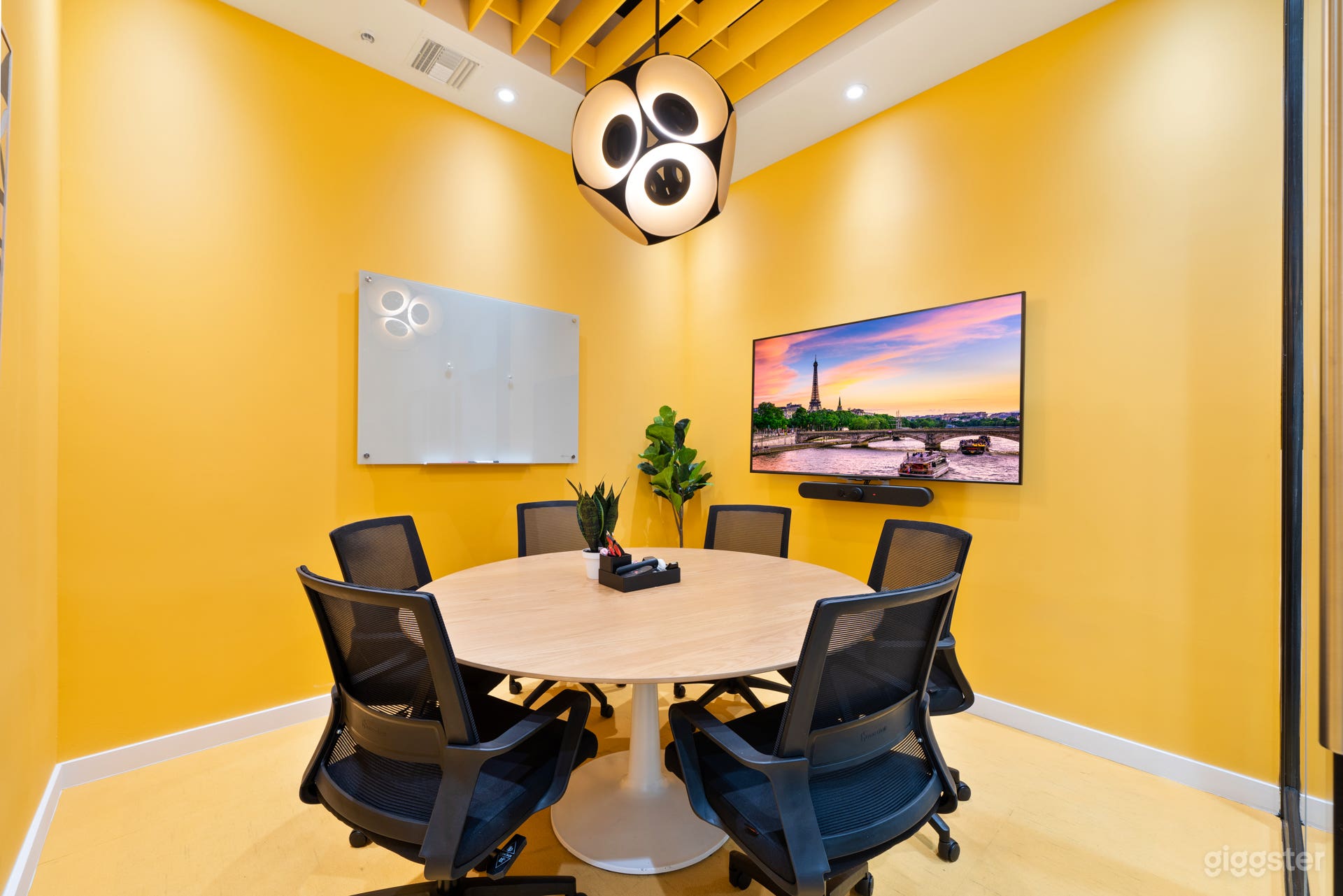 5-6 Person Meeting Room Photo 1
