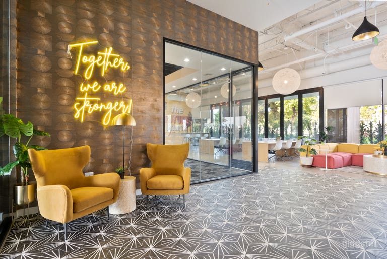  5-6 Person Meeting Room 