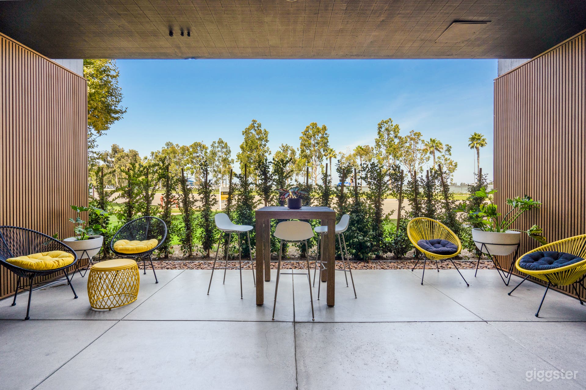 5-6 Person Meeting Room Photo 2