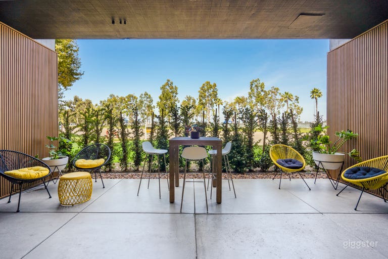  5-6 Person Meeting Room 