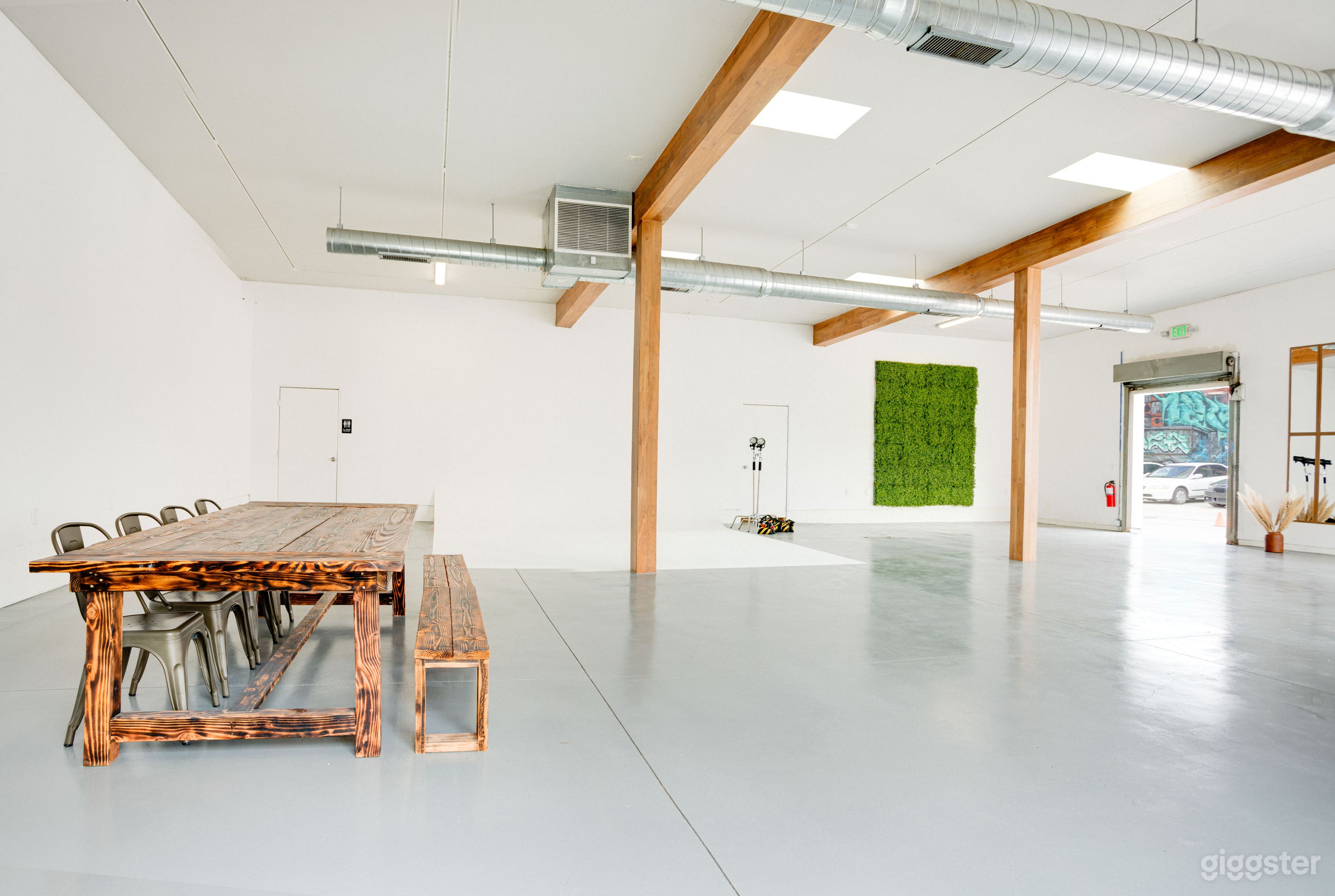 3000sqft Modern Photo studio and Event space in Art District  Photo 3