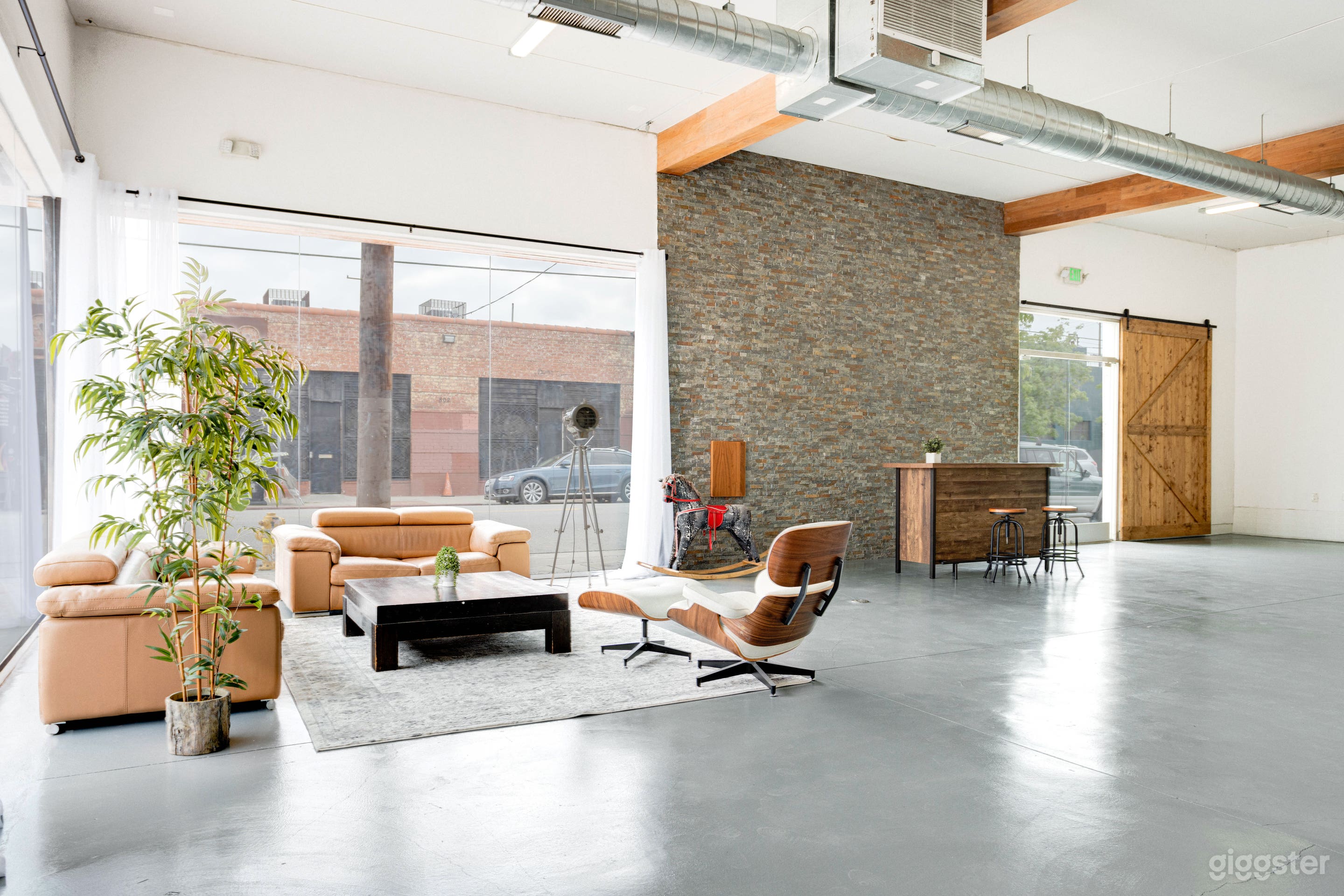 3000sqft Modern Photo studio and Event space in Art District  Photo 4