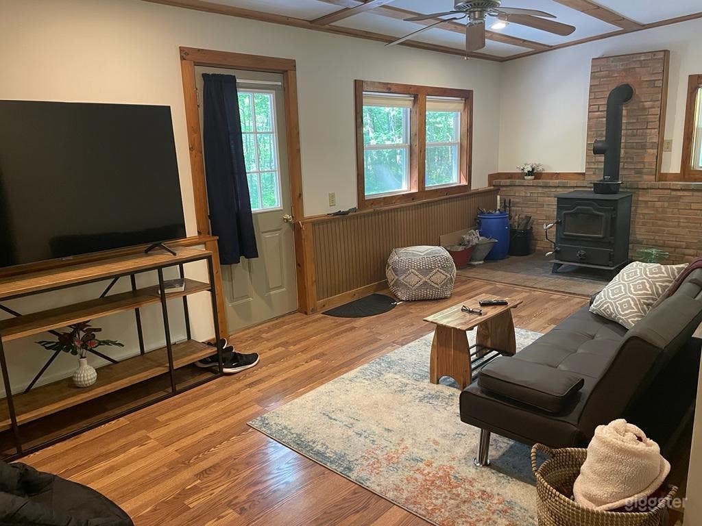 Mountain Cabin Alongside the Woods Photo 2