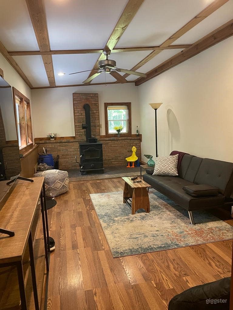 Mountain Cabin Alongside the Woods Photo 3