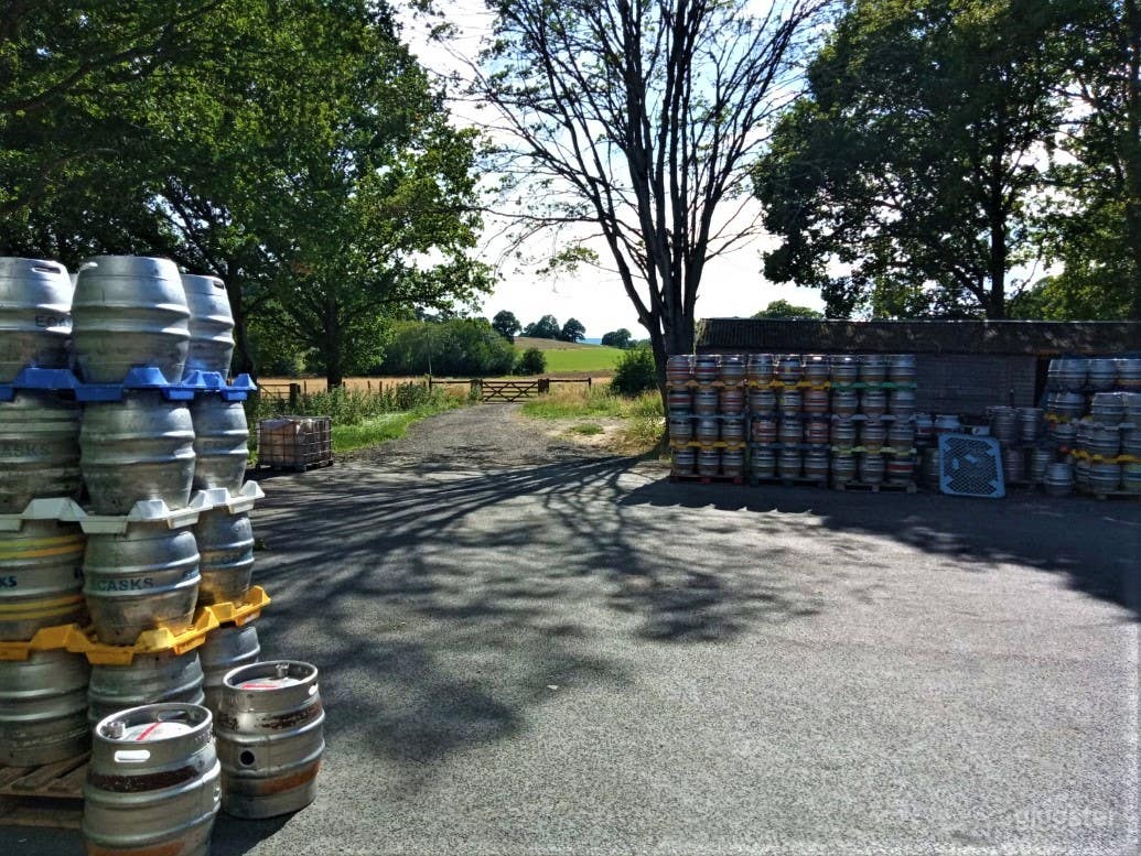 4000 Square foot Brewery + fields/woodland &amp; pond Photo 4