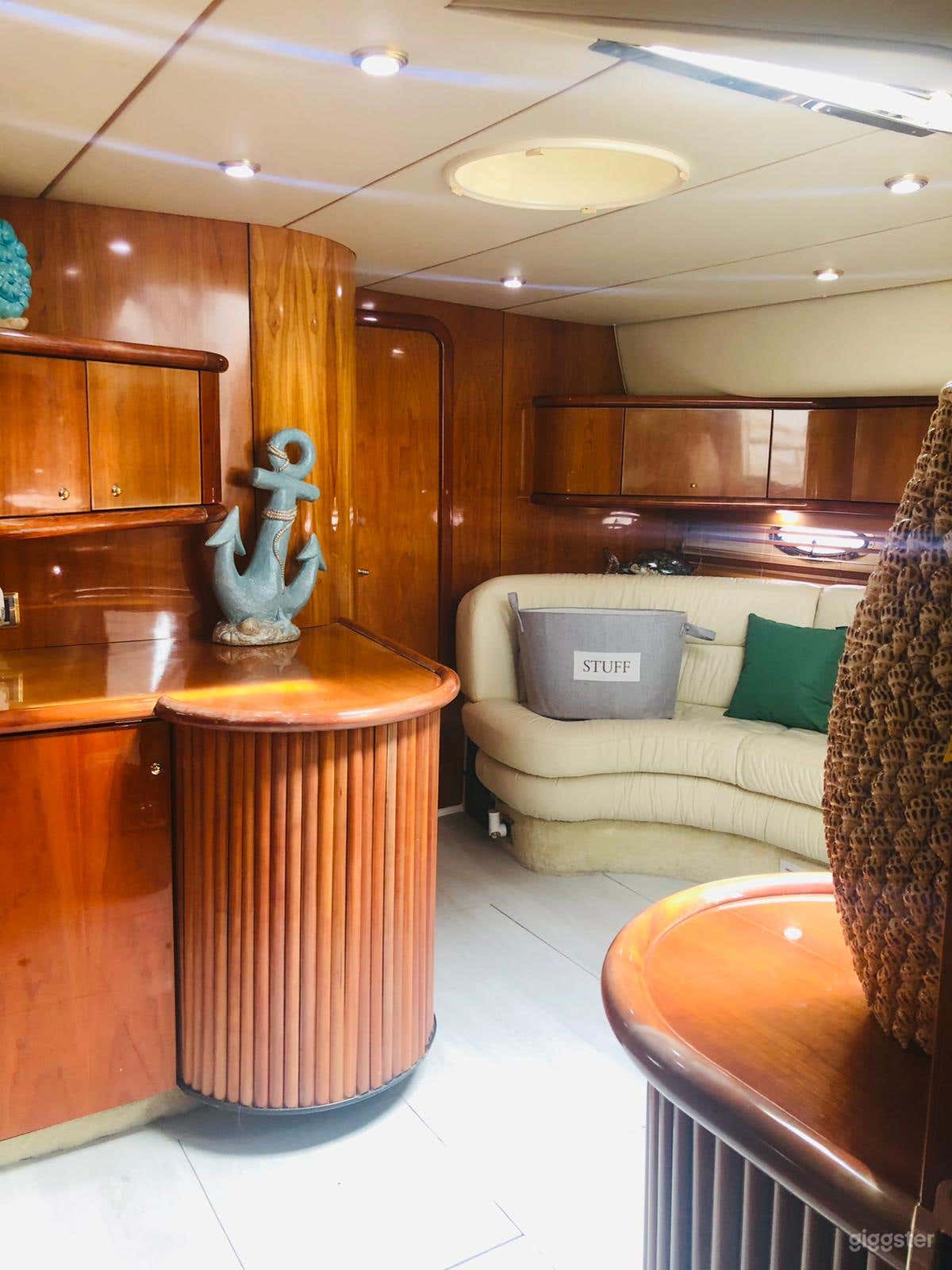 Remarkable 45FT SEA RAY SUNSEEKER Party Yacht Space Events  Photo 2