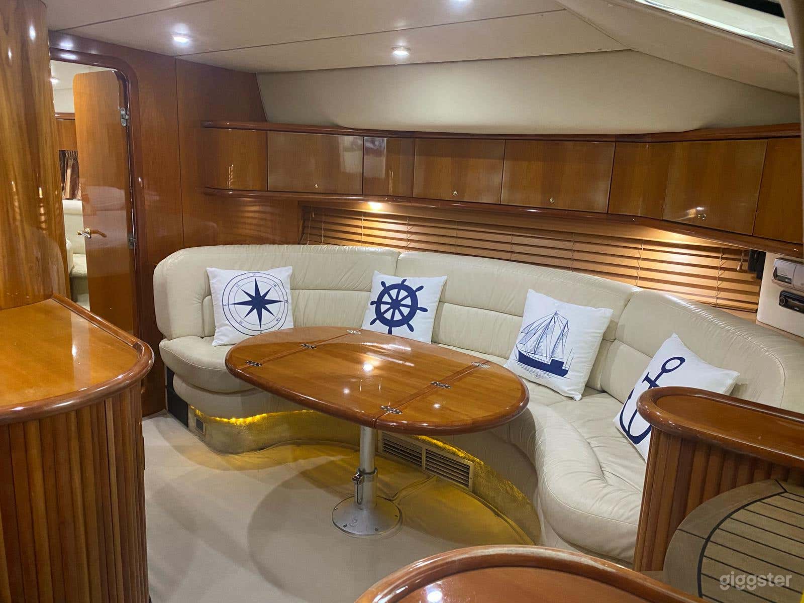 Remarkable 45FT SEA RAY SUNSEEKER Party Yacht Space Events  Photo 1