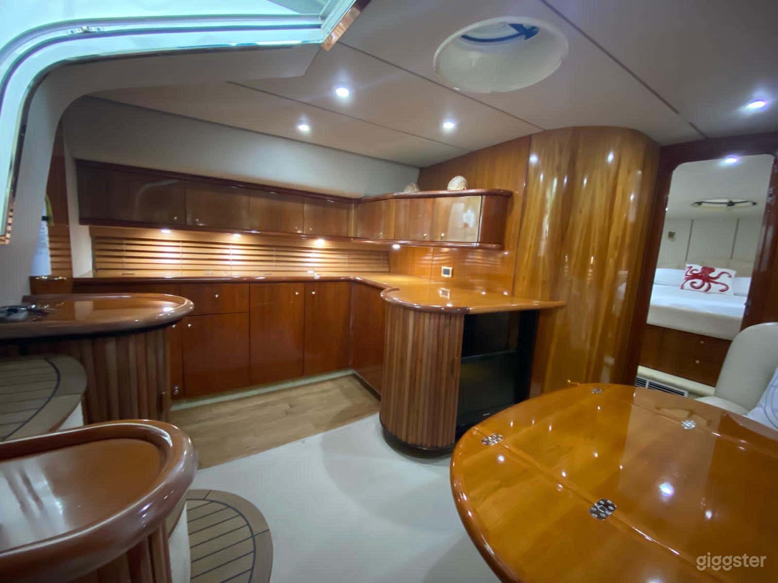 Remarkable 45FT SEA RAY SUNSEEKER Party Yacht Space Events  Photo 3