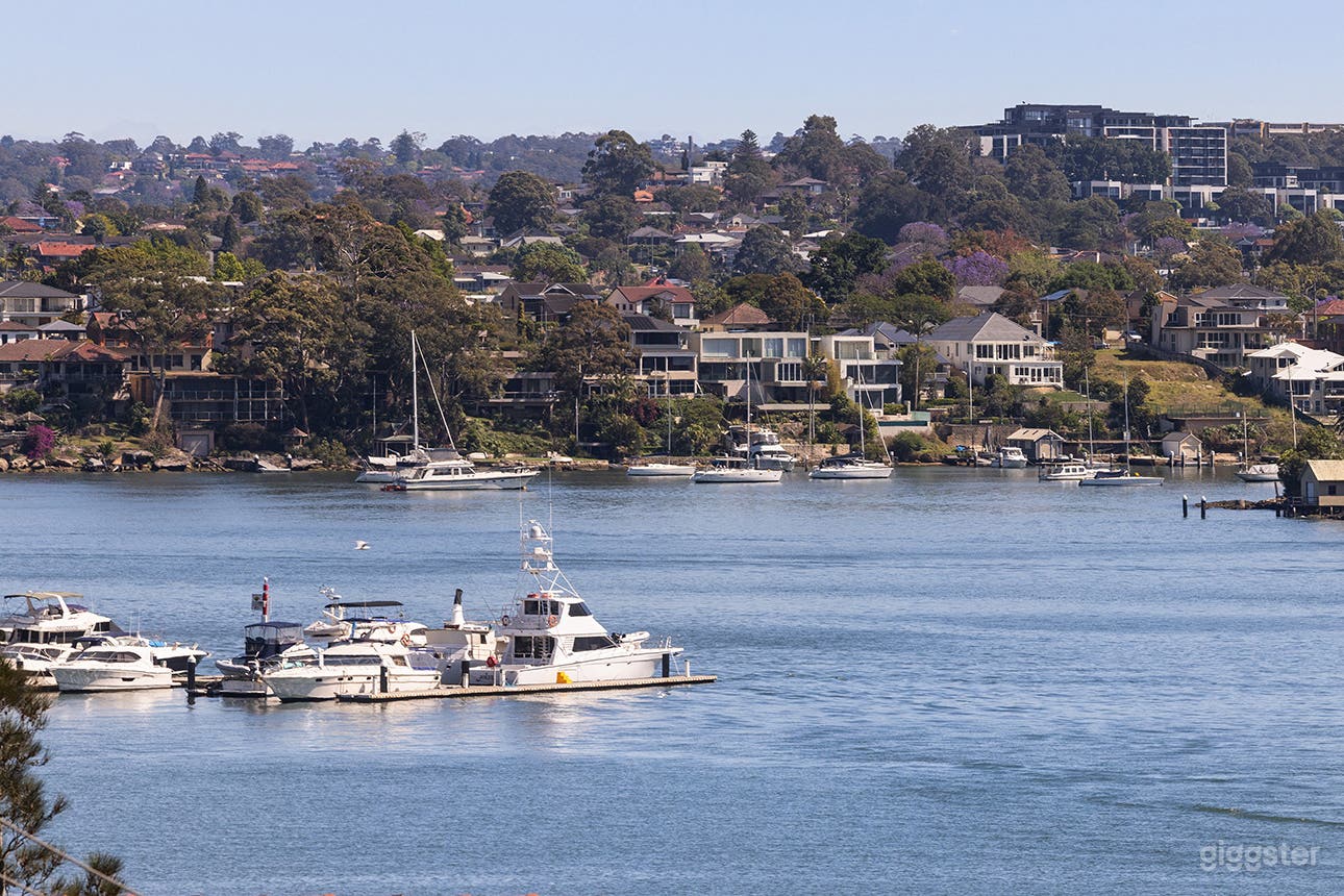 Expansive Water View Large luxury Modern house  Photo 2