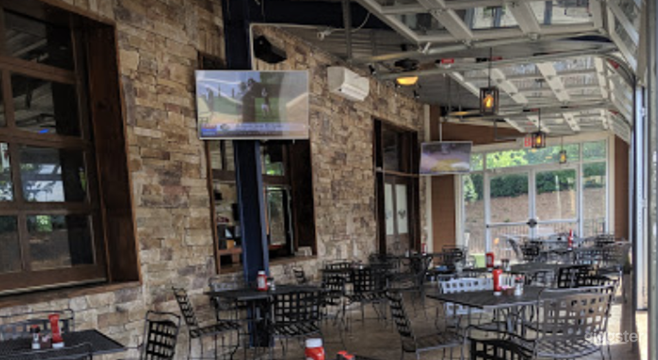 Cozy and Clean Covered Patio  Photo 4