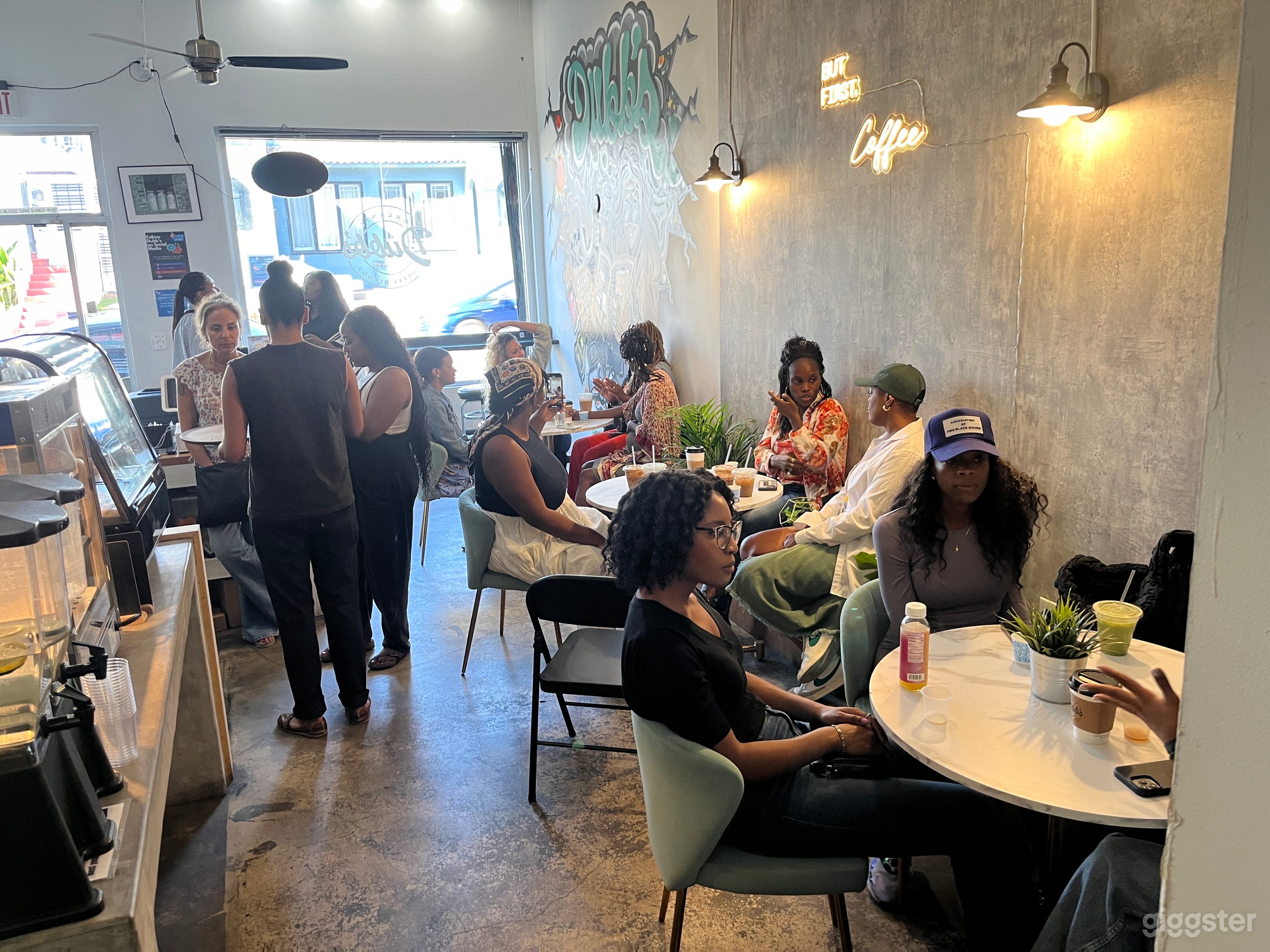 Urban coffee shop Photo 1