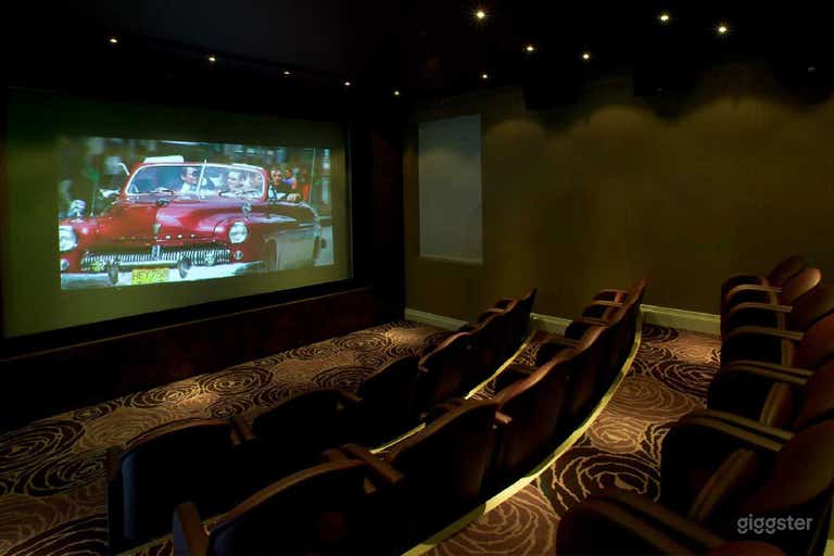  The Upstage Mini Cinema 