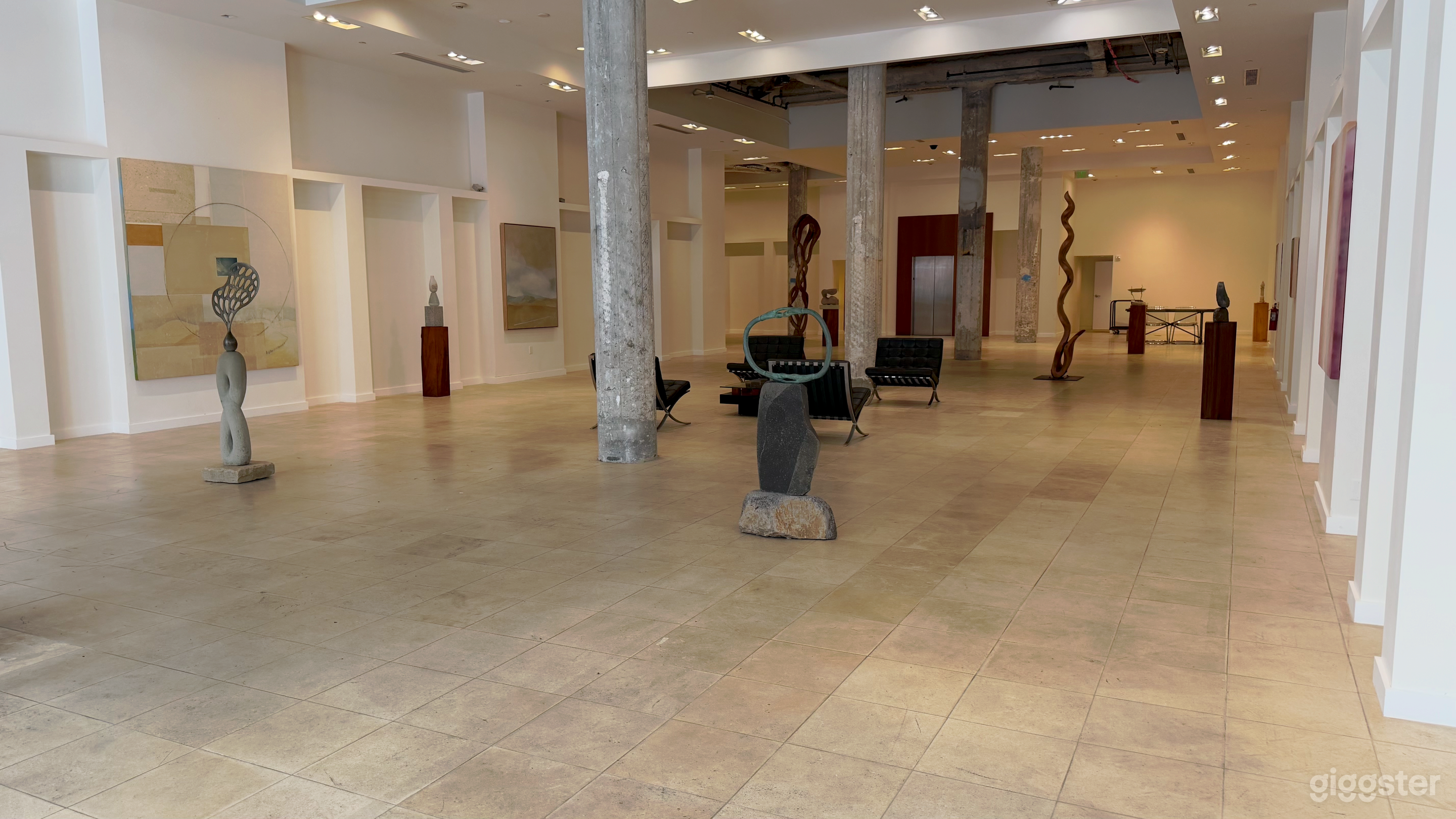 Spacious Contemporary Gallery in Union Square Photo 4