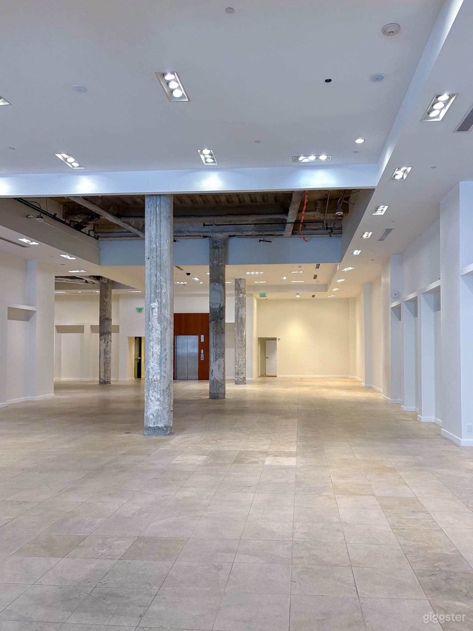 Spacious Contemporary Gallery in Union Square Photo 3