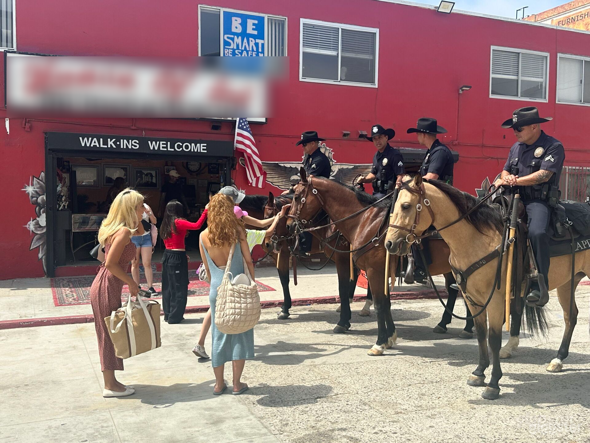 Vibrant Tattoo Shop, bar Photo 3