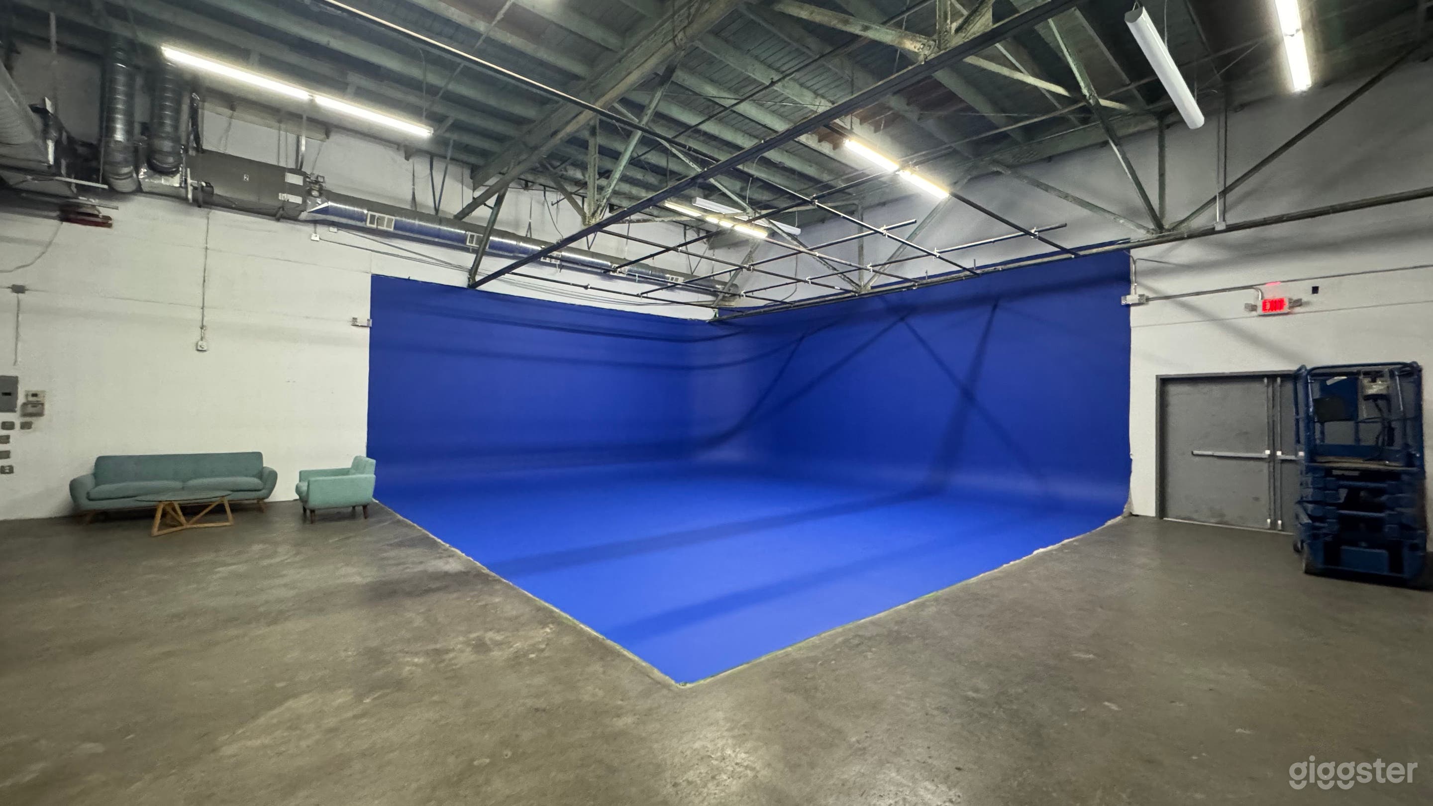 Chroma Blue Cyc Stage in LA Warehouse Film Studio Photo 2