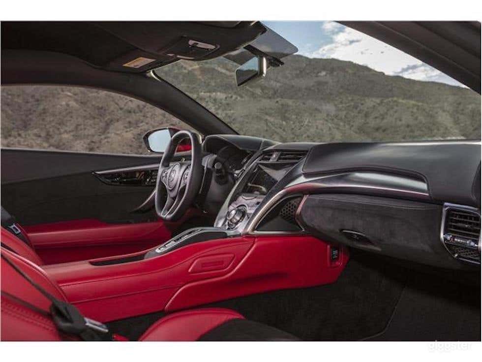 #75,001 2018 Acura NSX Photo 4