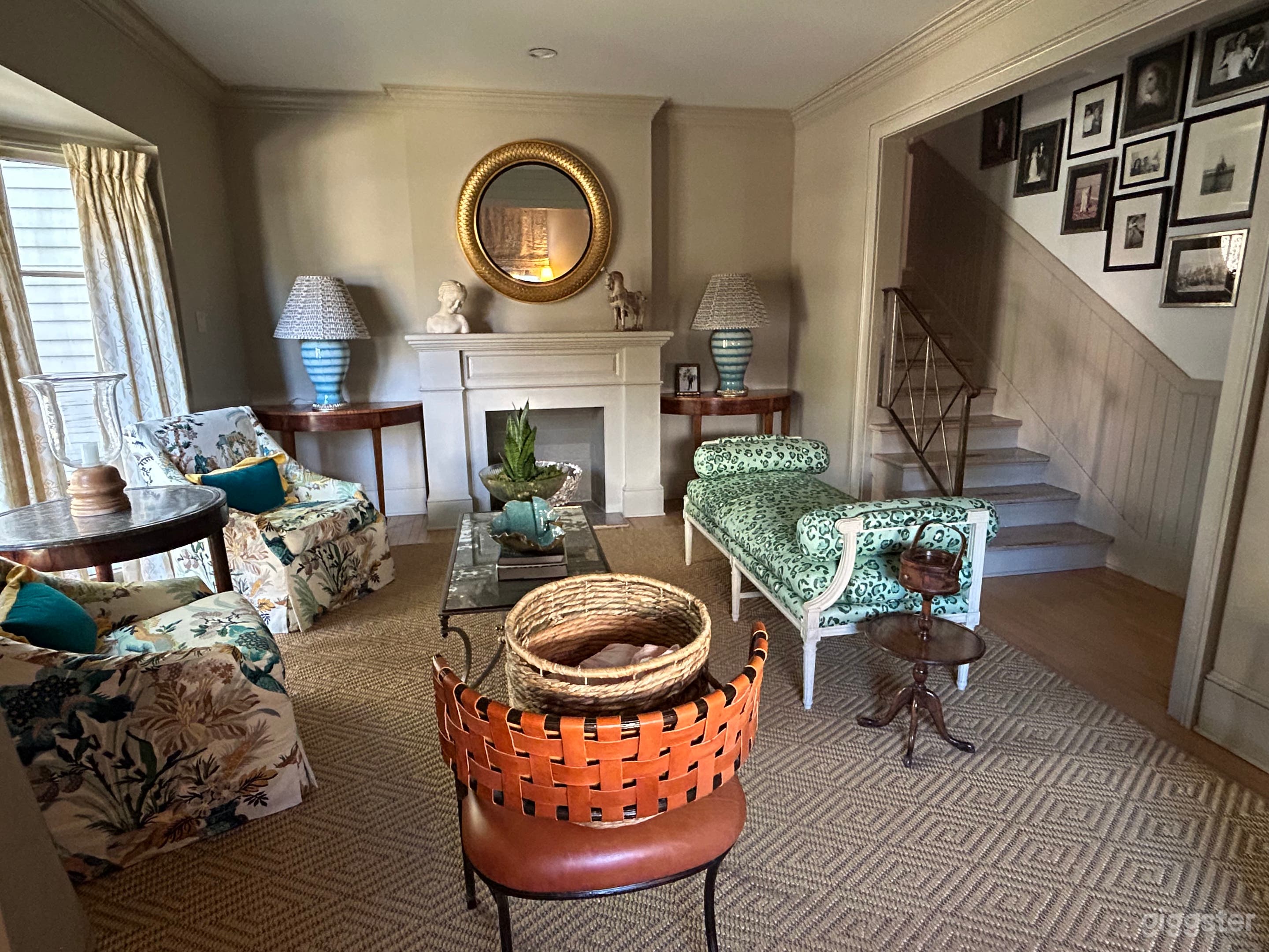 House with Texture for Filming Photo 3