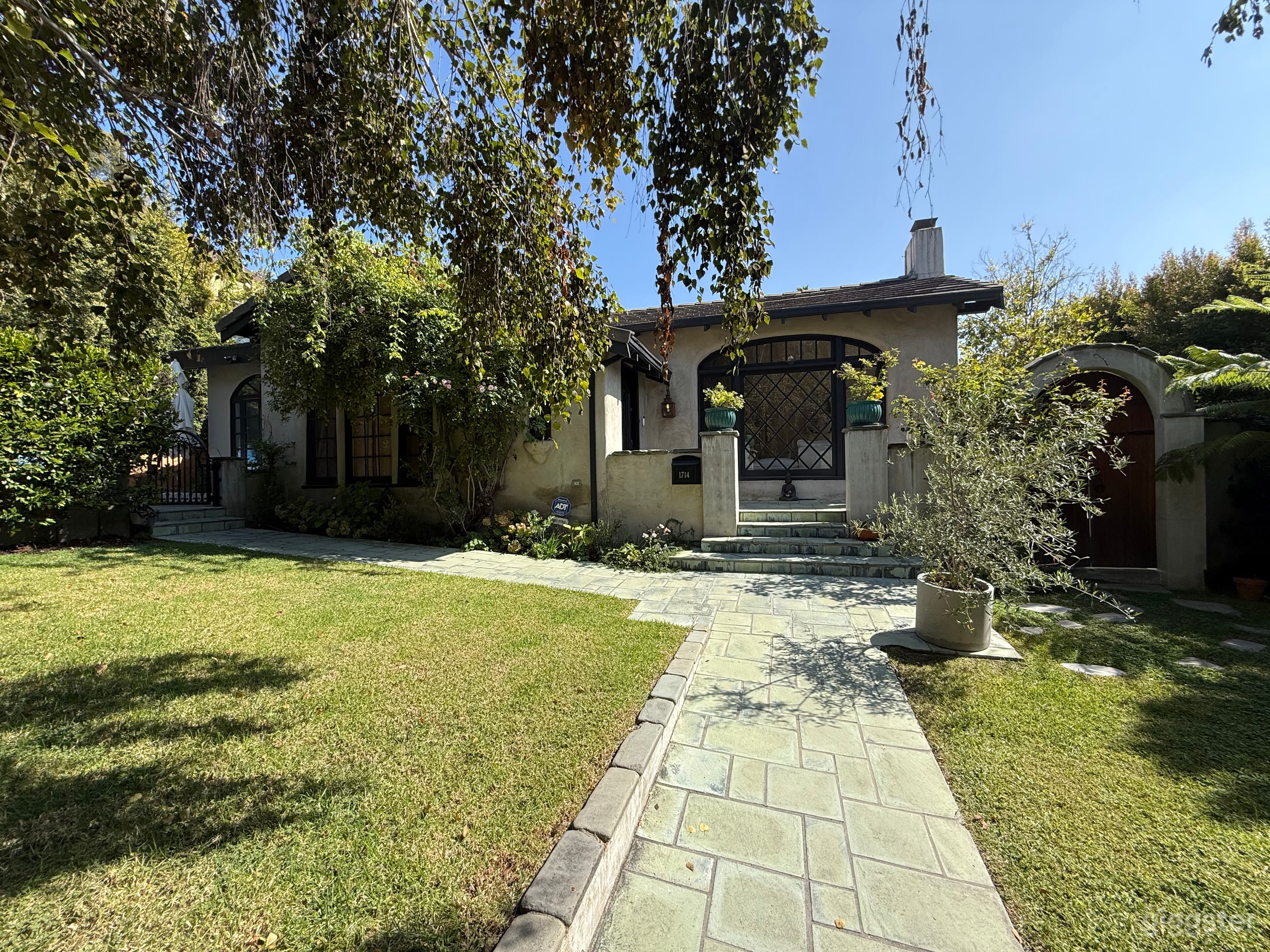 Charming Super Central Hollywood Photo 4