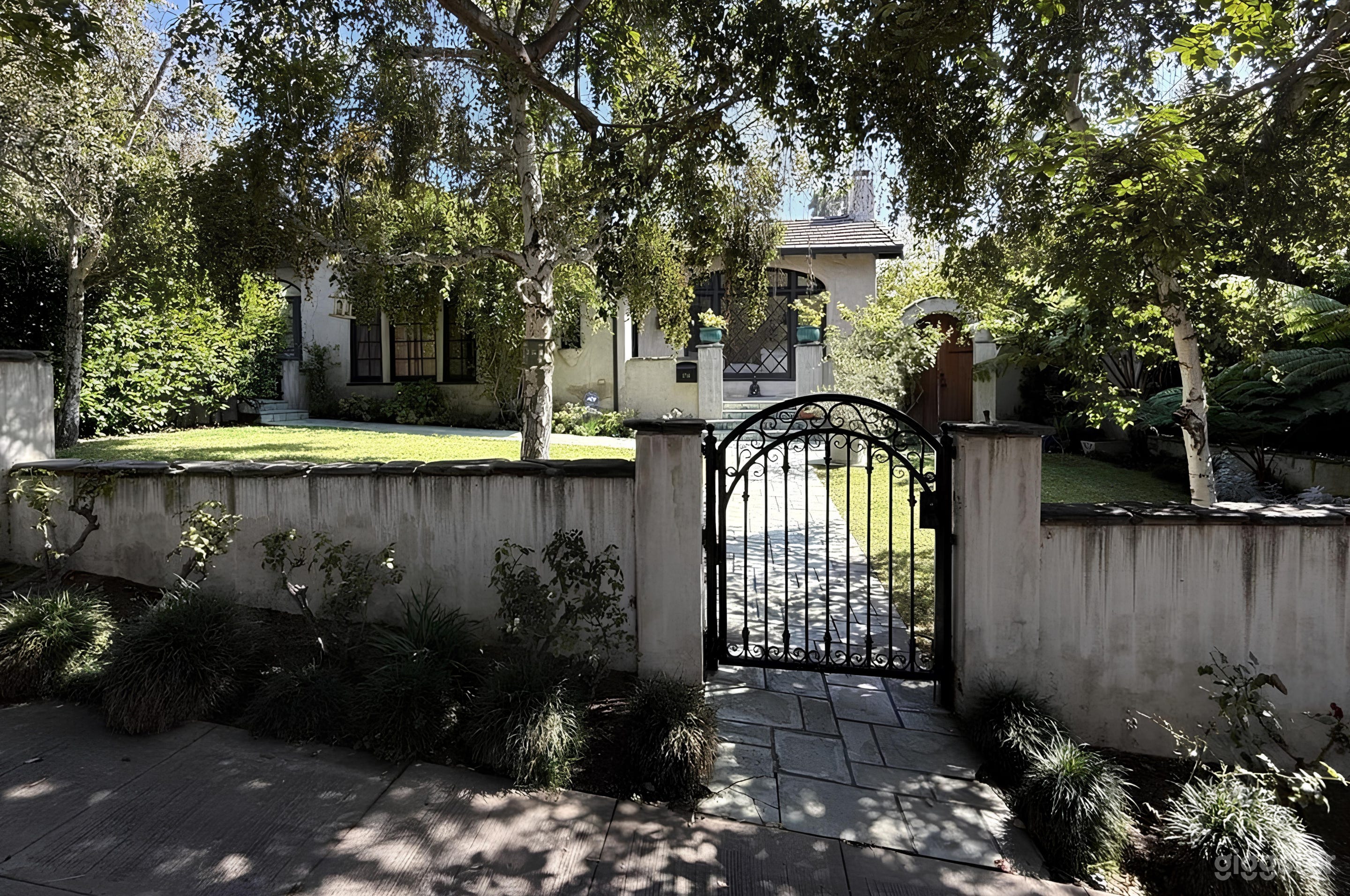 Charming Super Central Hollywood Photo 1