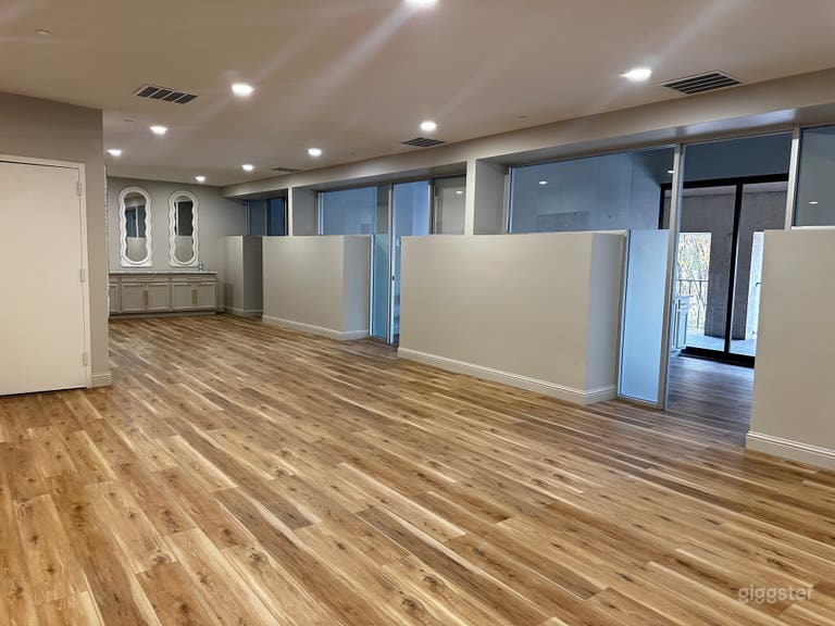  Estudio brillante y moderno lleno de arte en Burlingame 