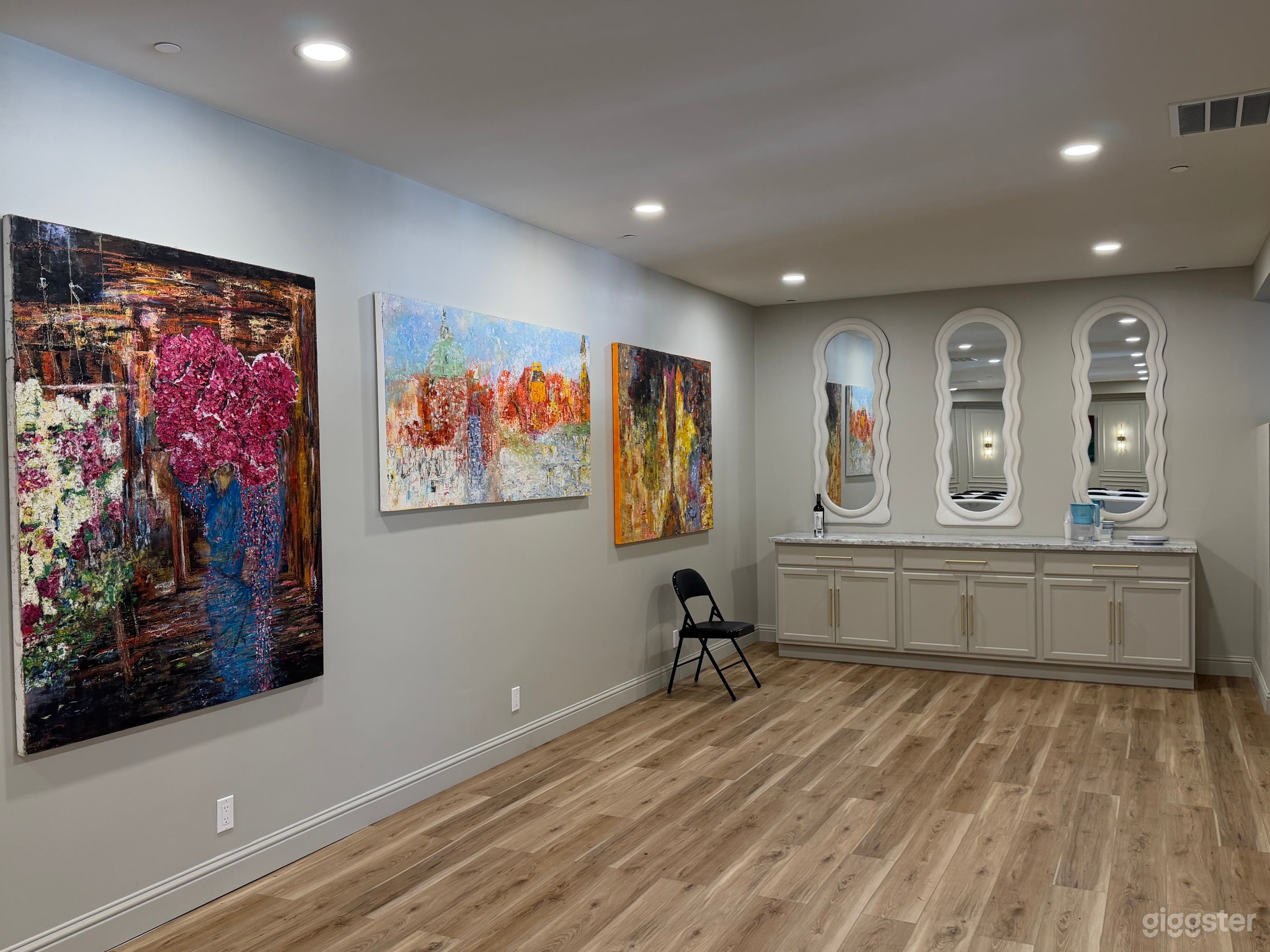 State of the Art Space with Beautiful Paintings and Ambience Photo 2