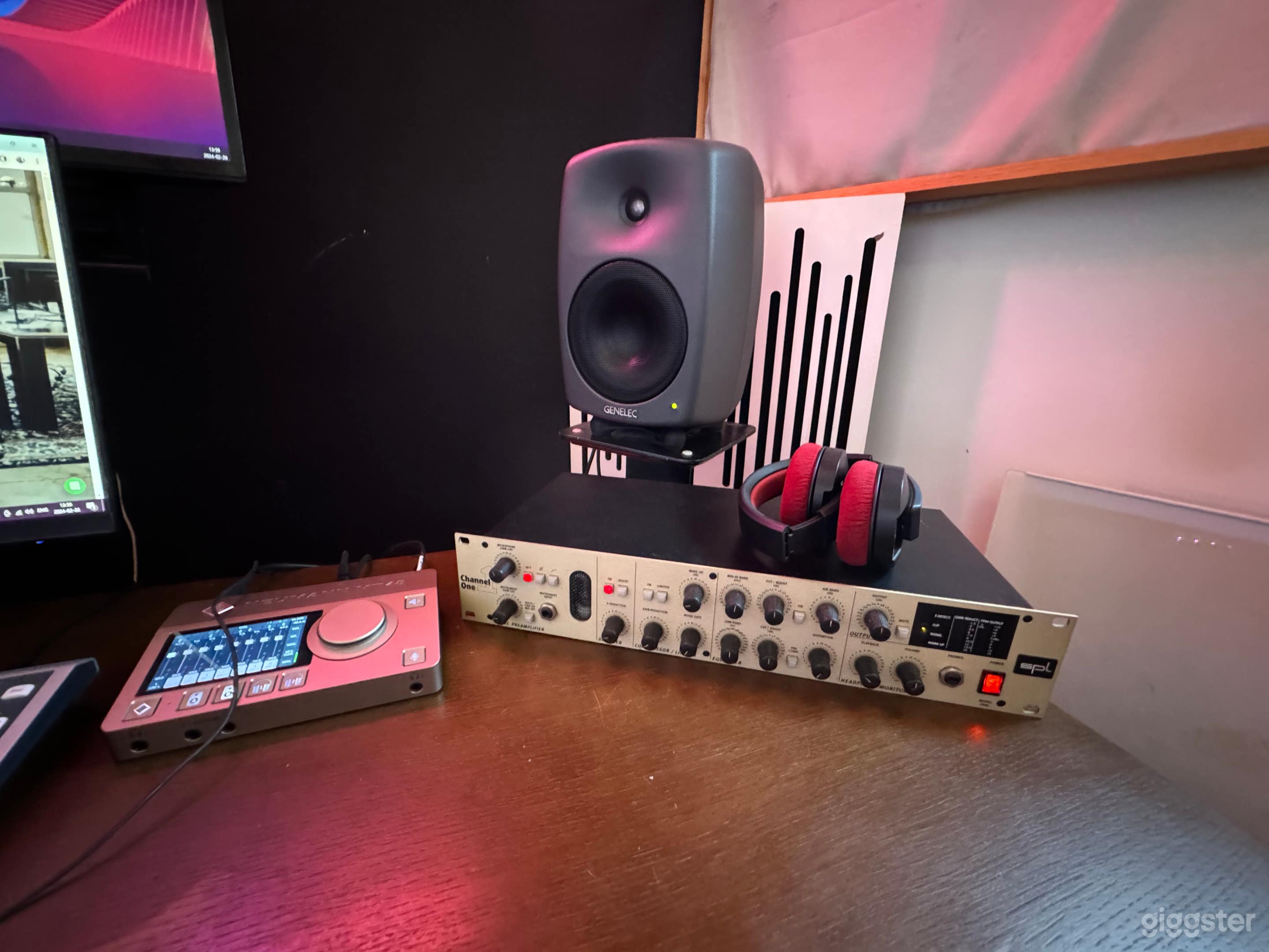 Premium Studio Space: Ideal for Production, Record Photo 4