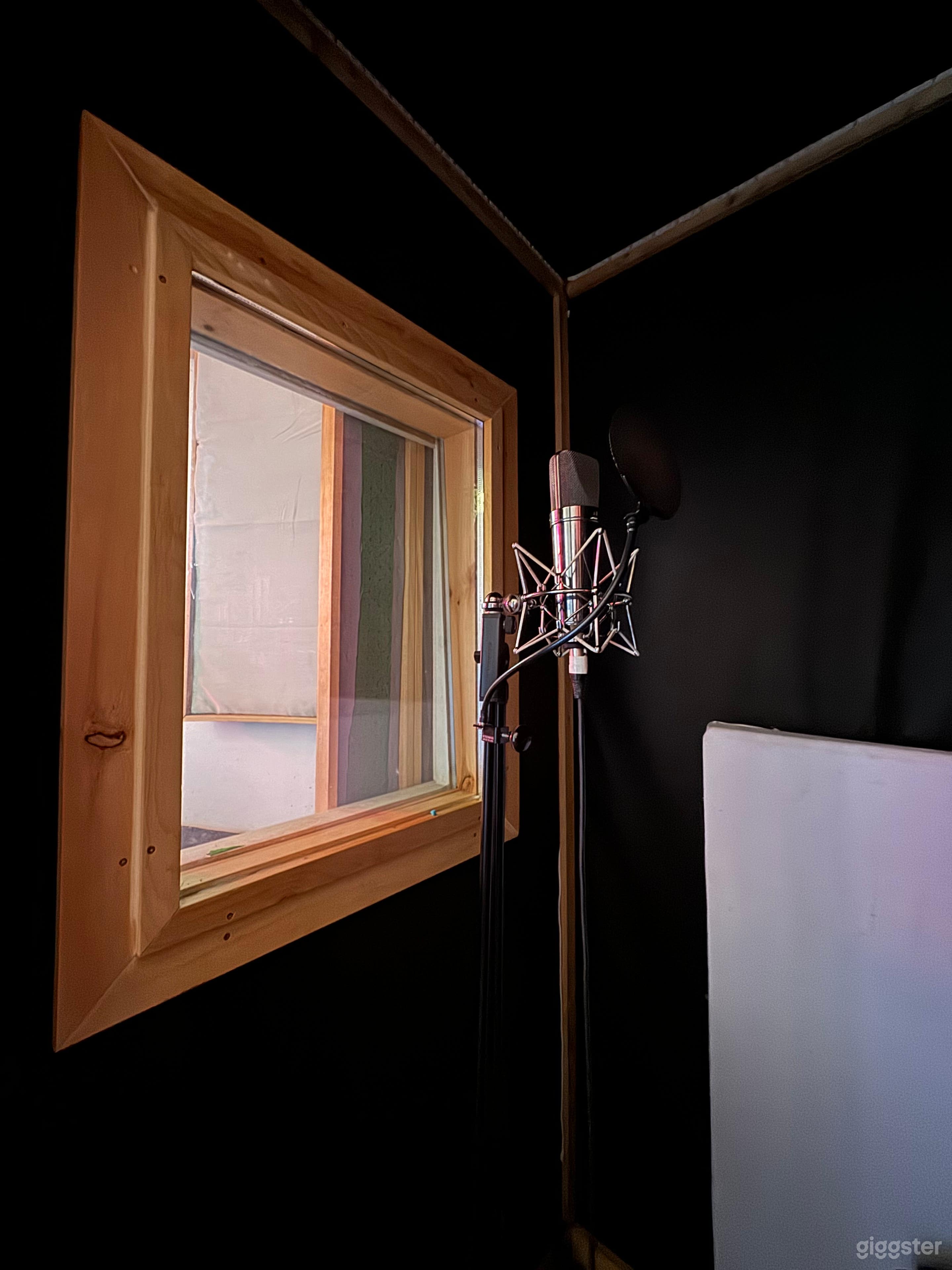 Premium Studio Space: Ideal for Production, Record Photo 3