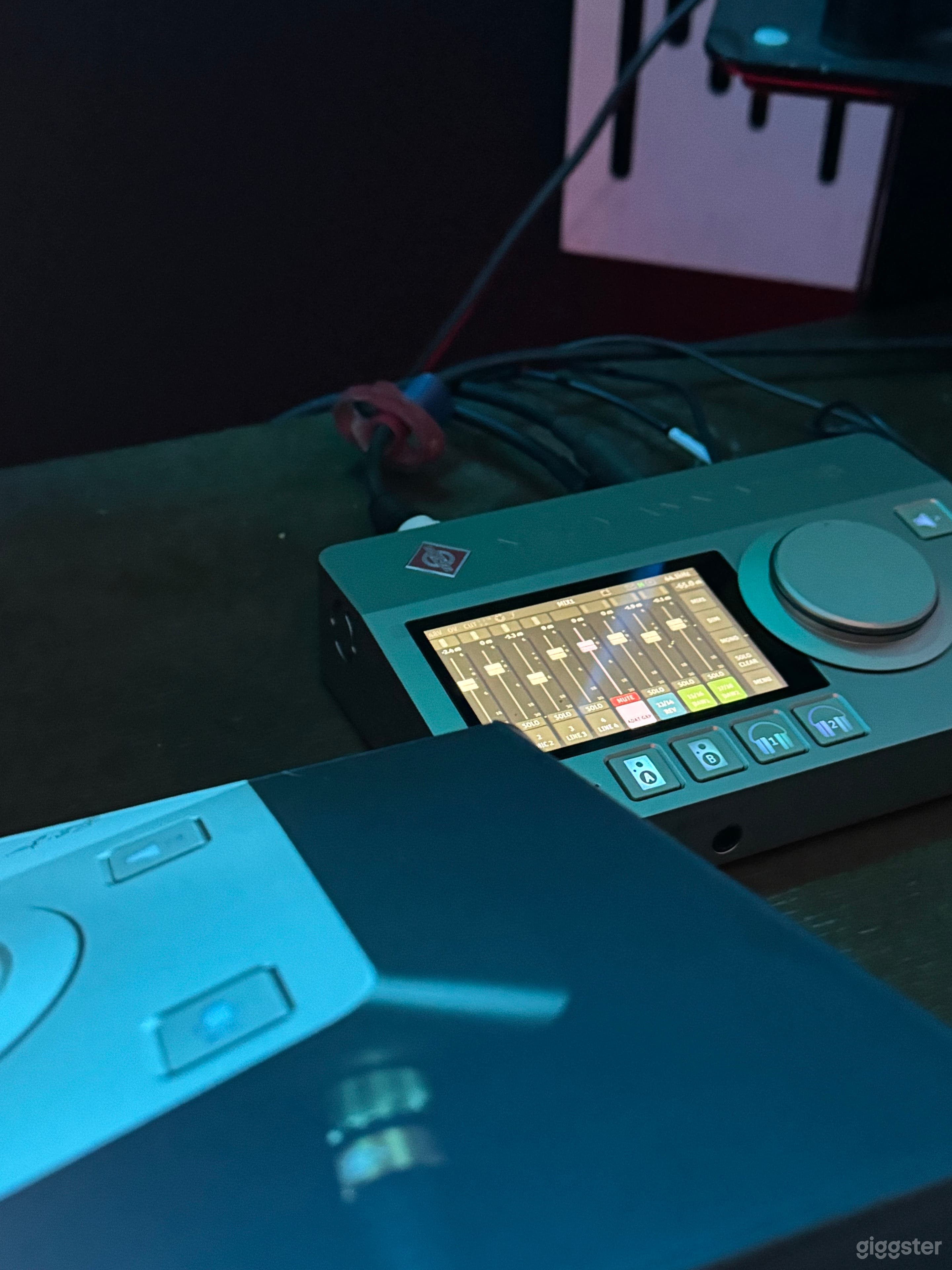 Premium Studio Space: Ideal for Production, Record Photo 2