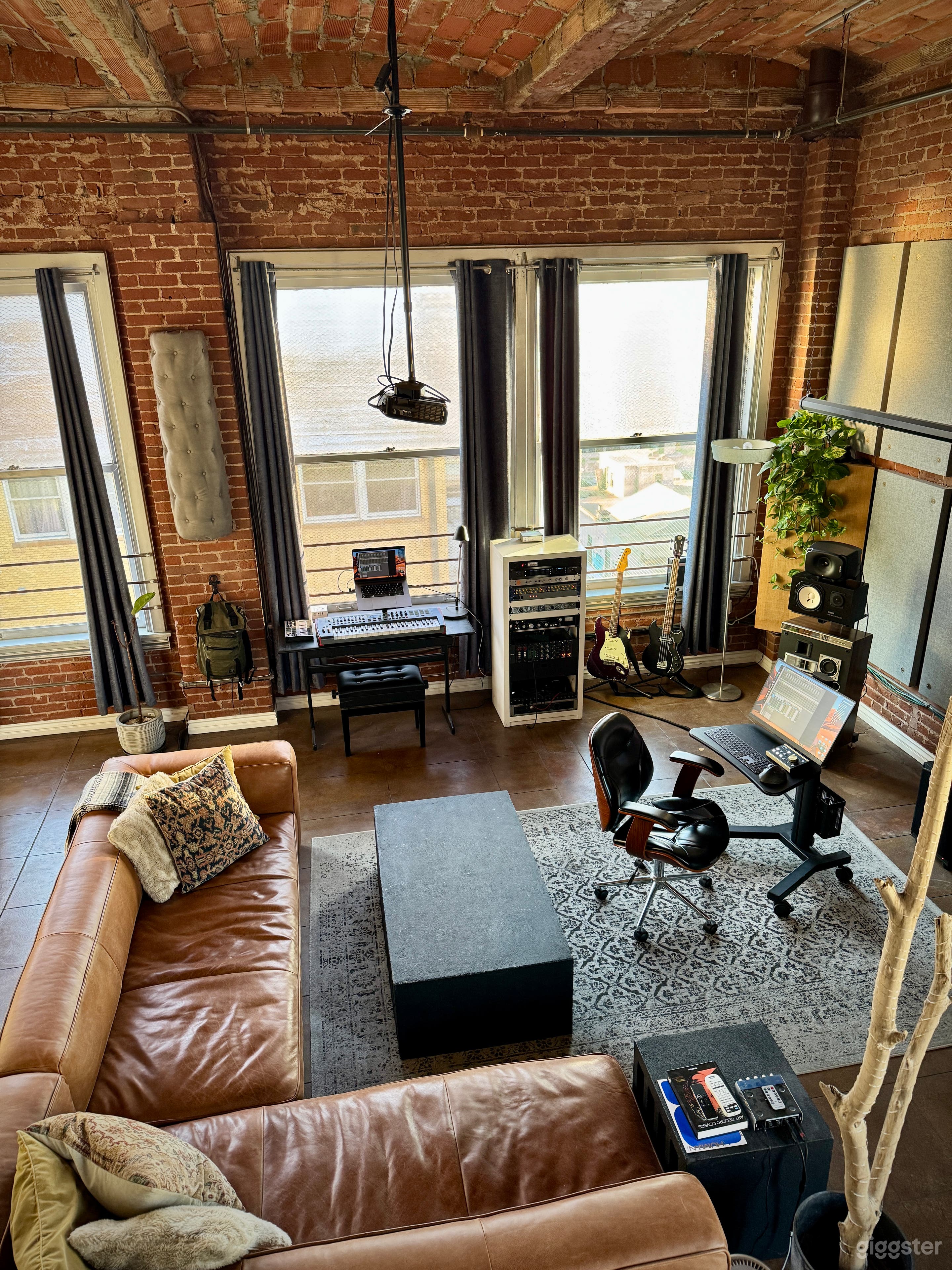 NYC Creative Penthouse Studio Loft in DTLA Photo 2