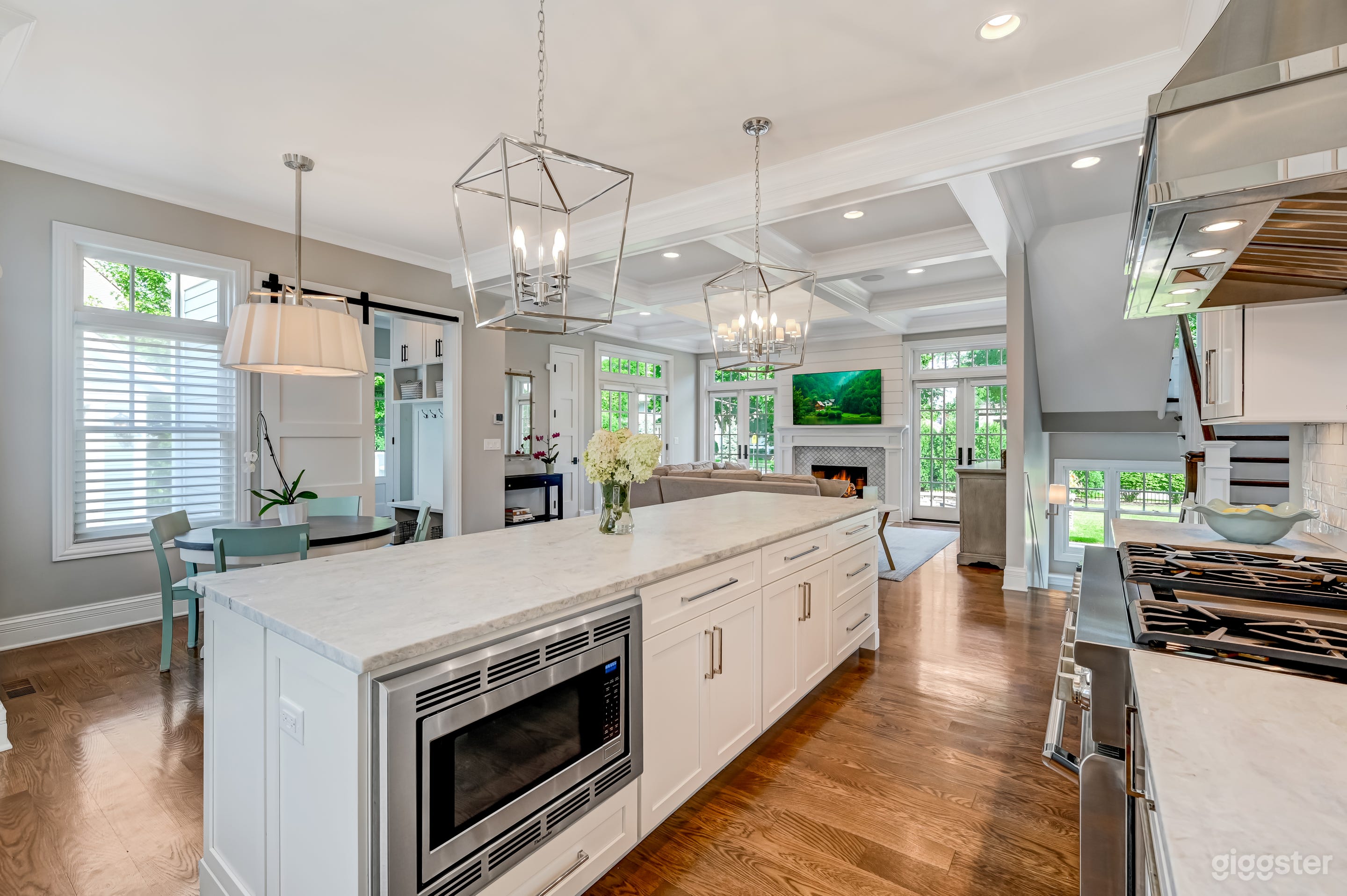 Classic Americana Family Home | Bright Kitchen & Large Yard Photo 4