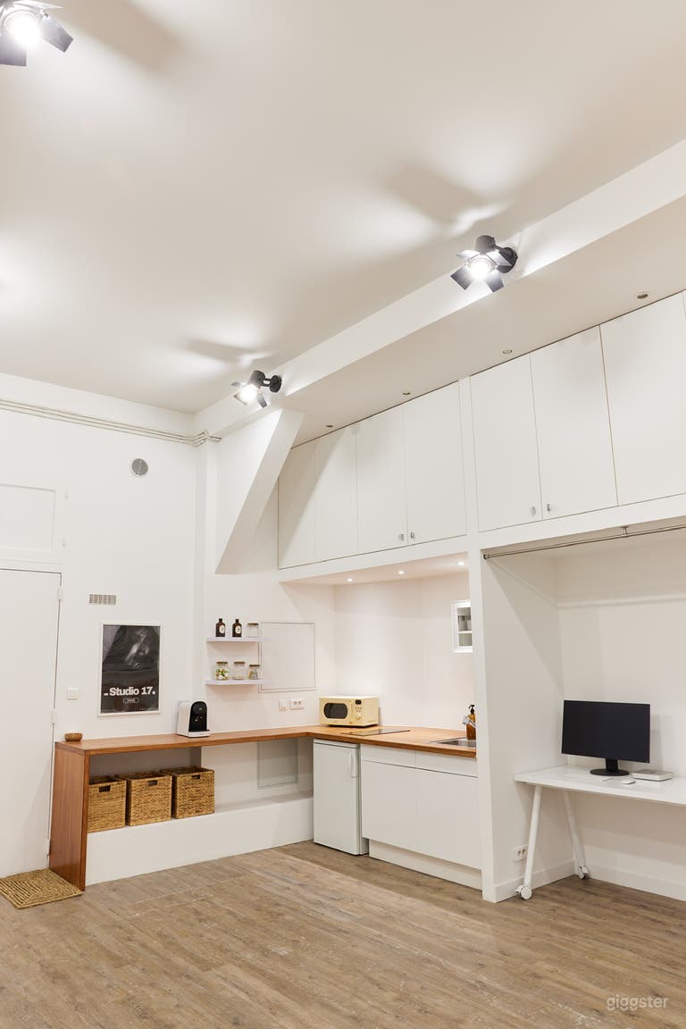  PHOTO STUDIO IN THE HEART OF PARIS 