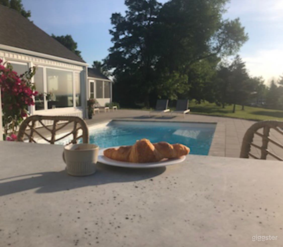 Country property with panoramic Toronto skyline view! Photo 4