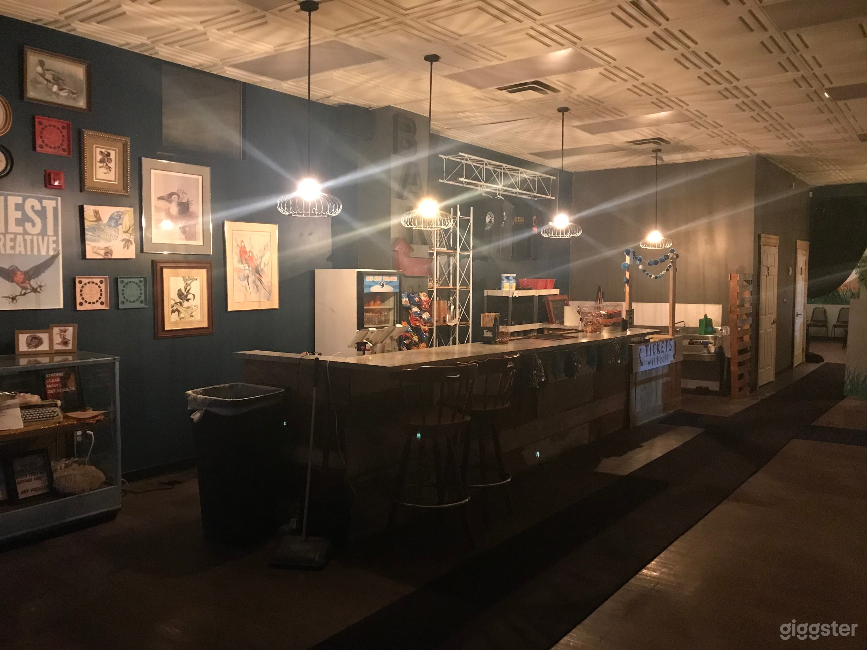 Lobby &amp; bar (seats 15)