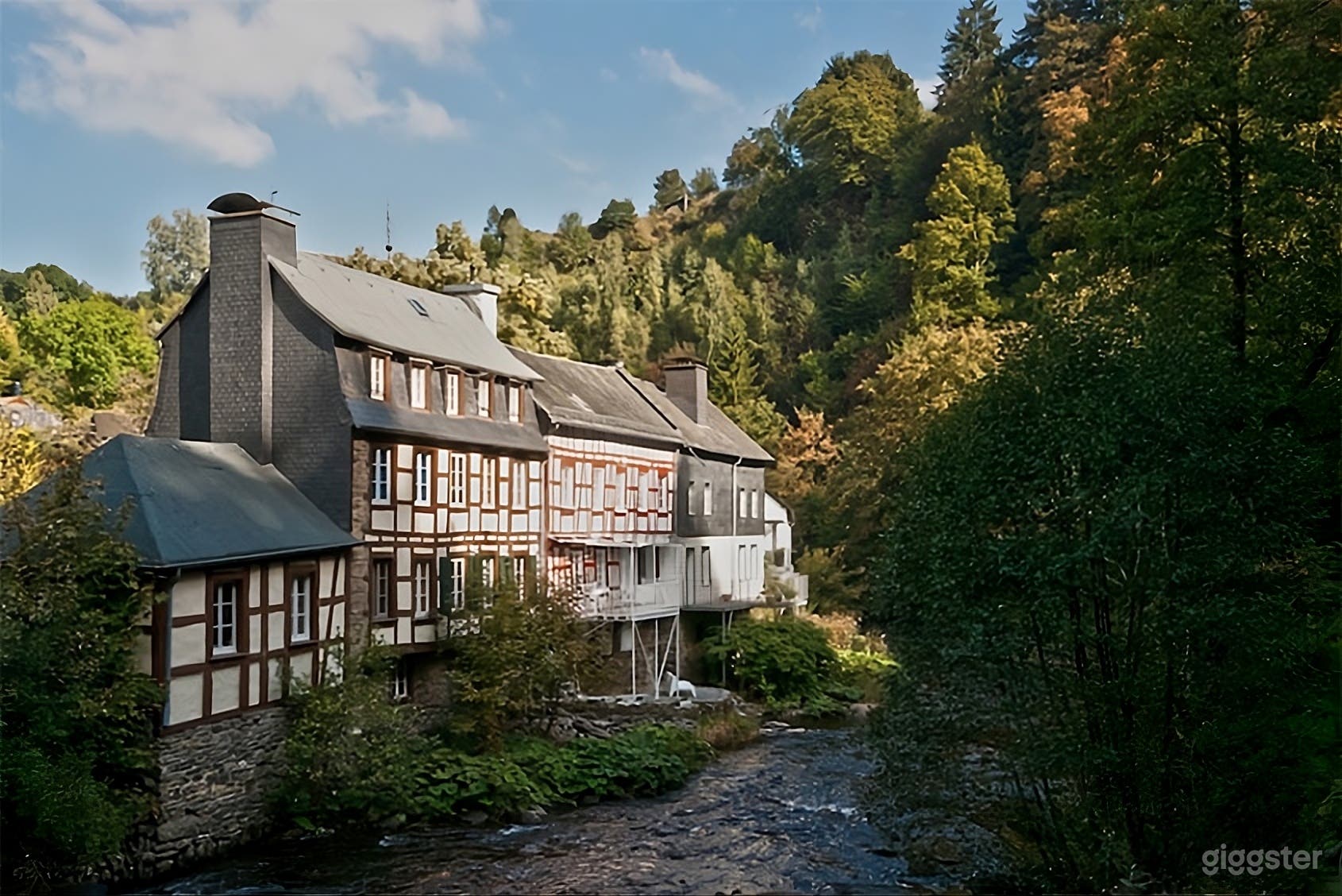 Historic Half-Timbered House in Monschau Foto 1