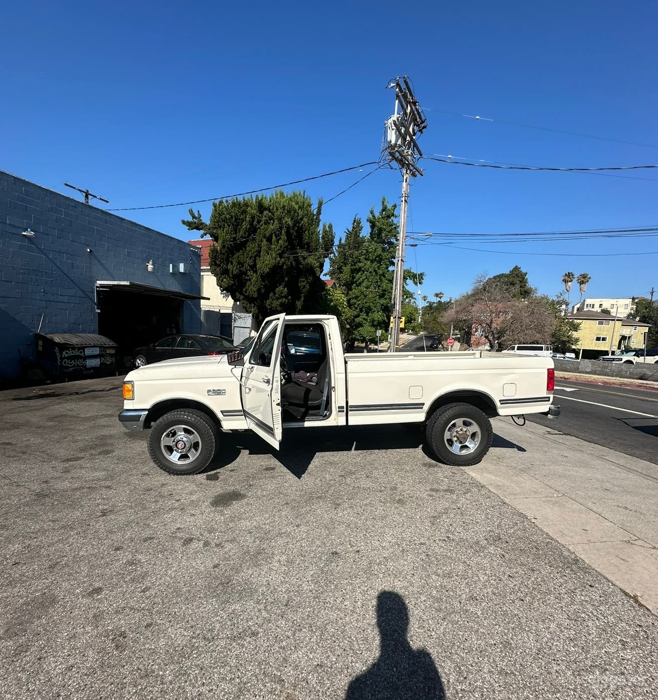 1990 Cream Ford F-250 Lariat in Hollywood Photo 2