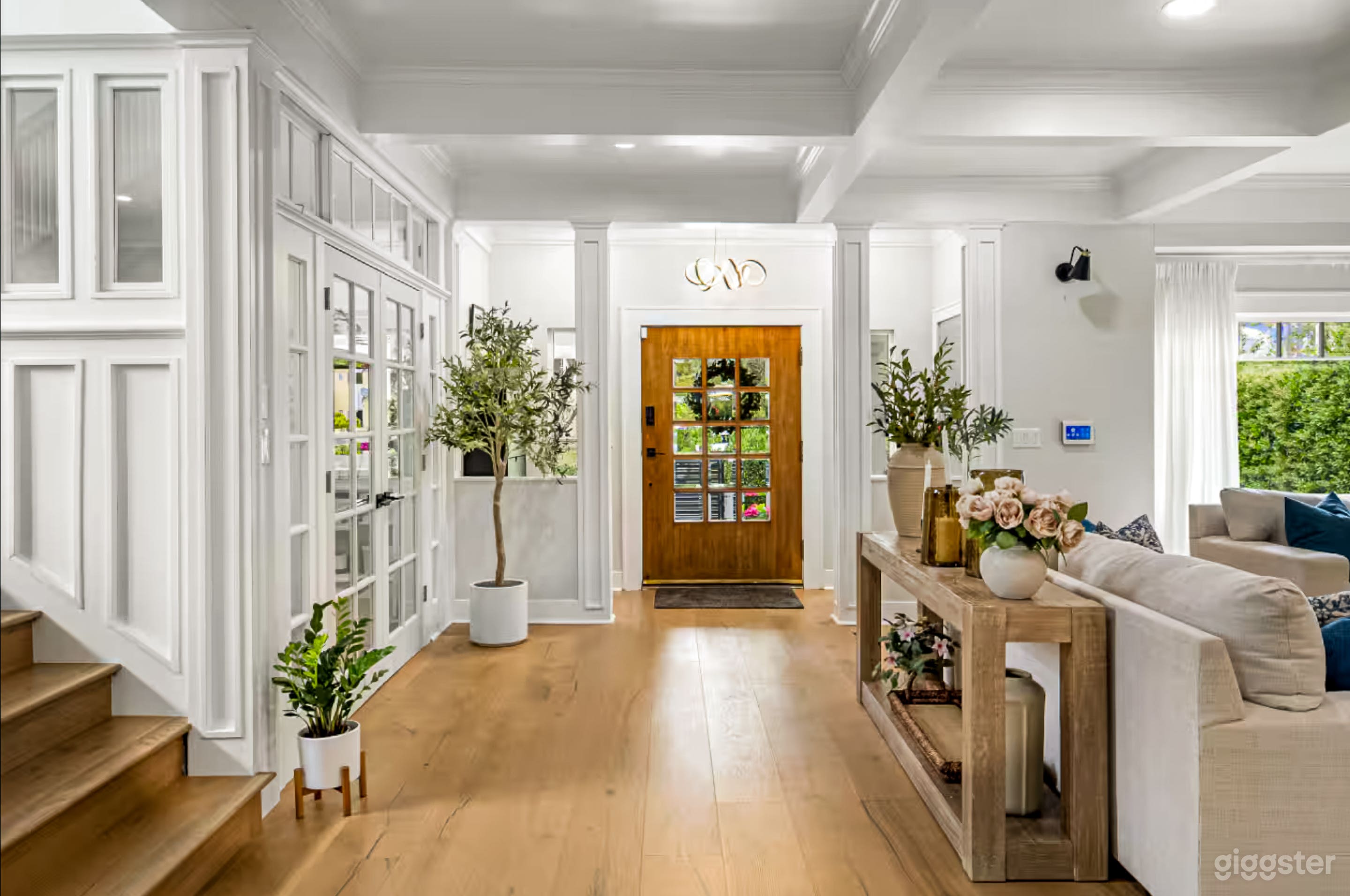 Aesthetic Modern House with Clean Lines &amp; Natural Light Photo 3