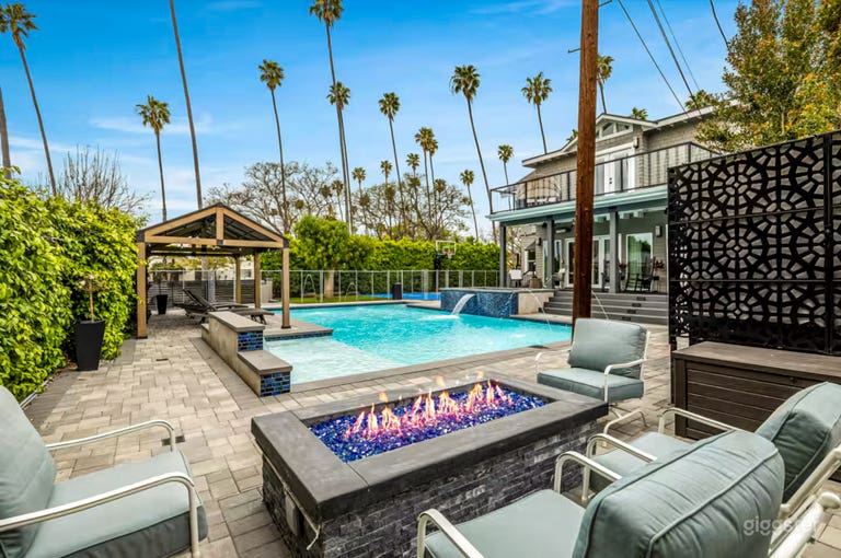  Aesthetic Modern House with Clean Lines & Natural Light 