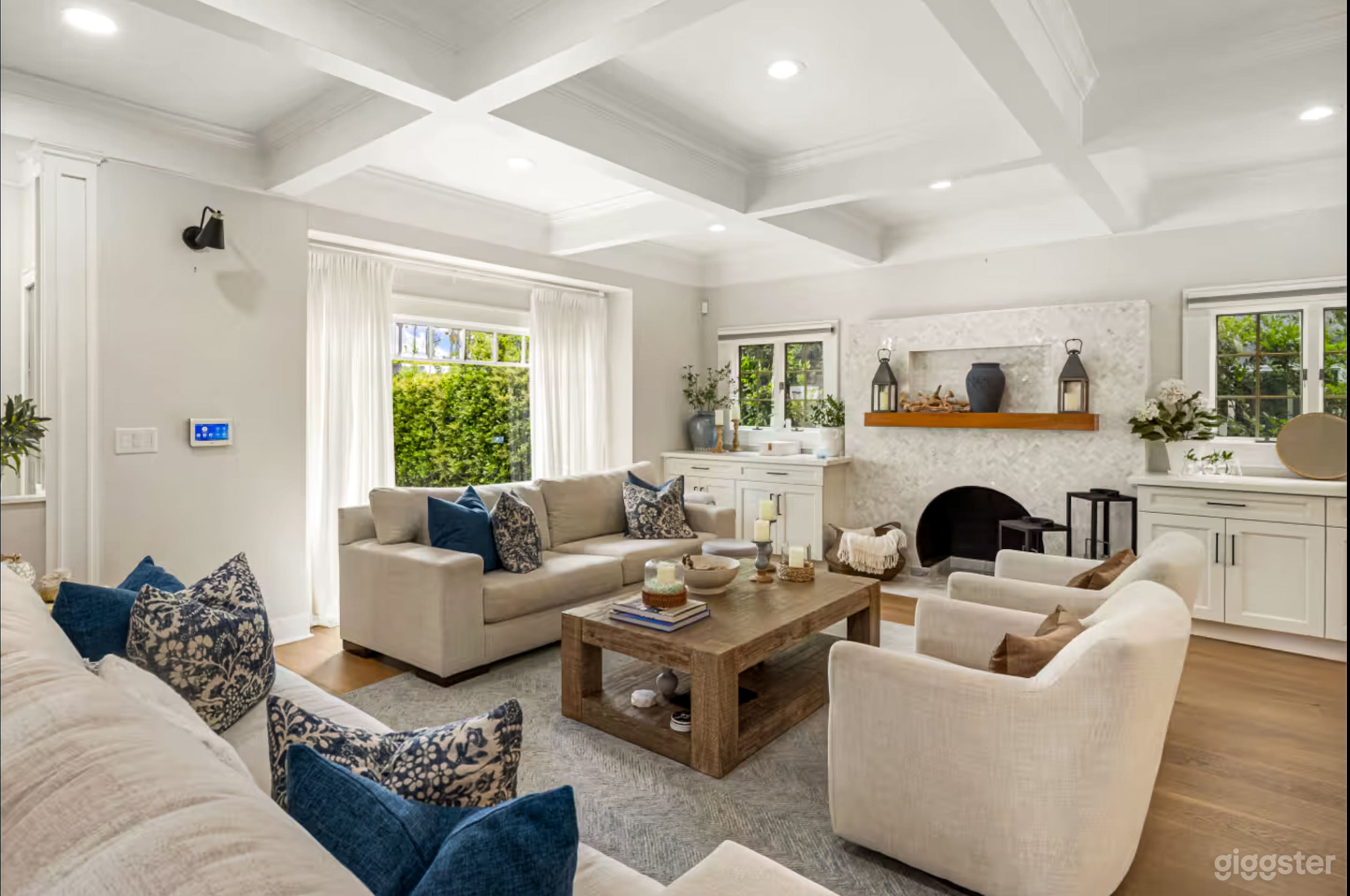 Aesthetic Modern House with Clean Lines &amp; Natural Light Photo 4